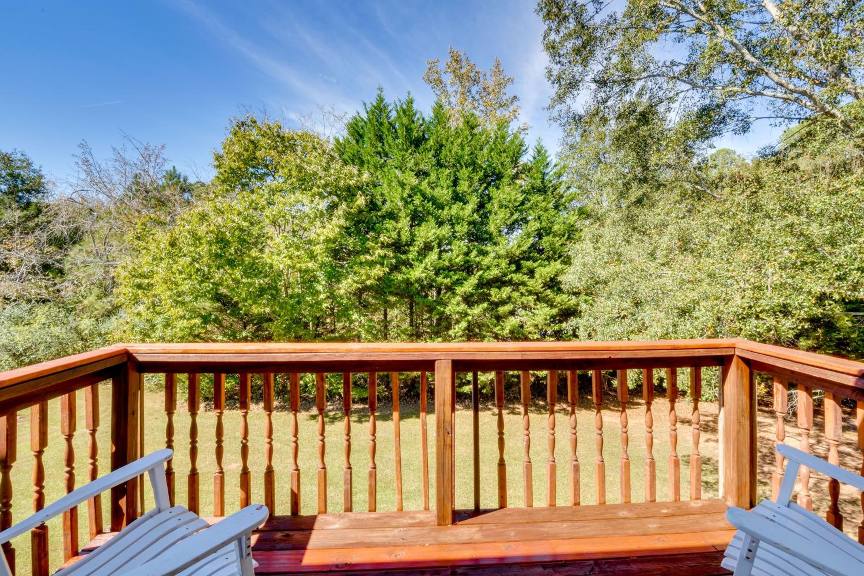 6 Mi to Dtwn Anderson Grand Family Home with Yard!