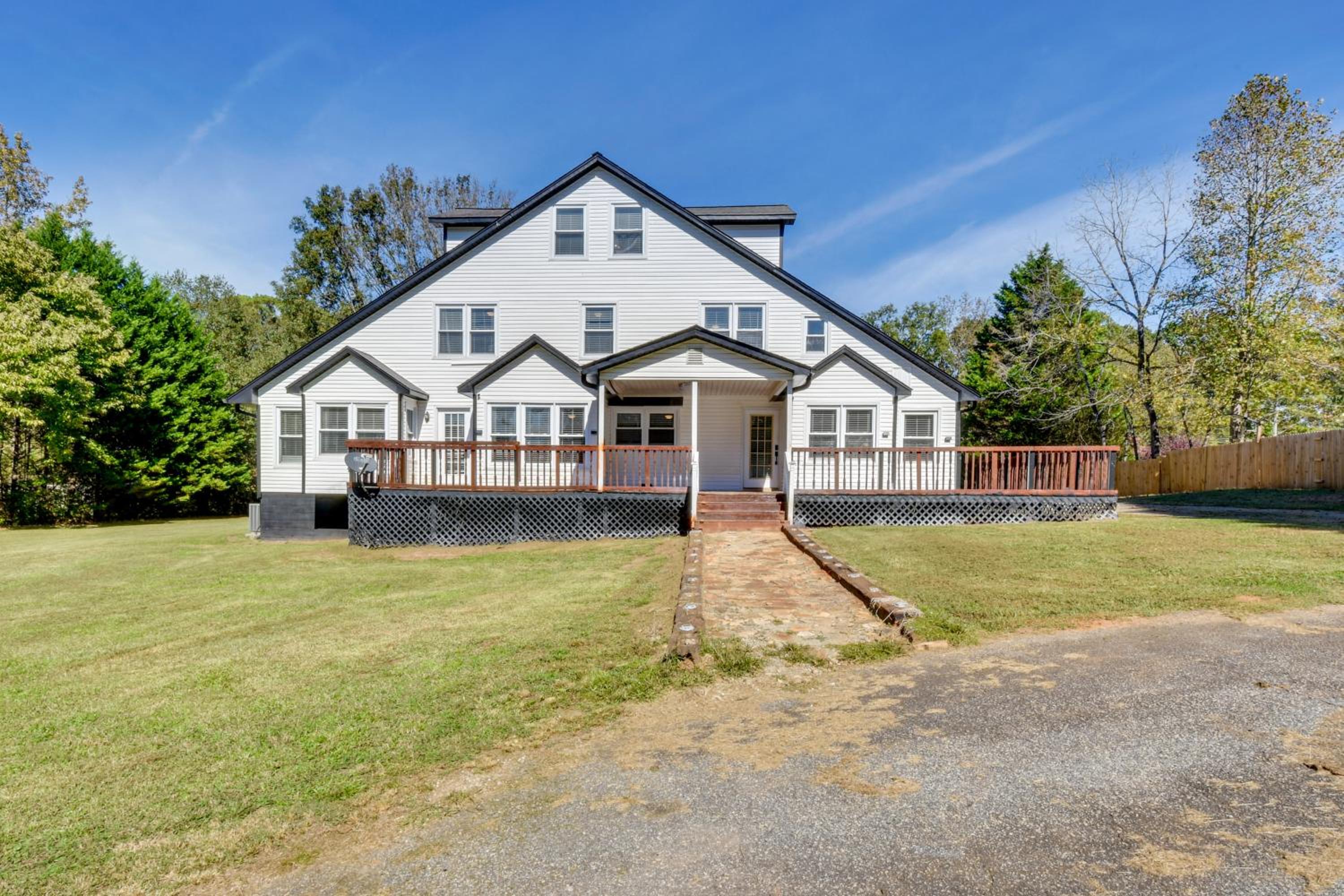 6 Mi to Dtwn Anderson Grand Family Home with Yard!