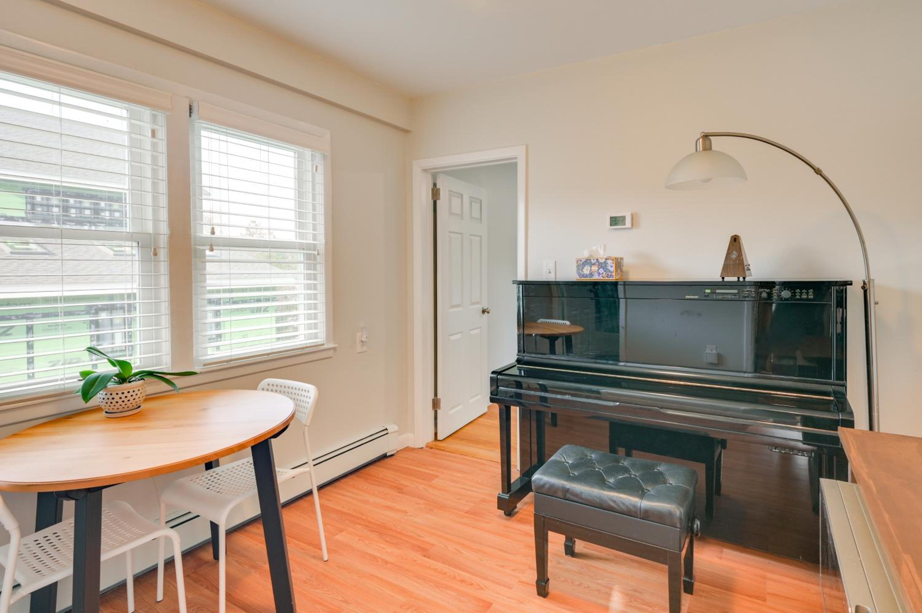 Train to Boston! Cozy Apartment in Winchester