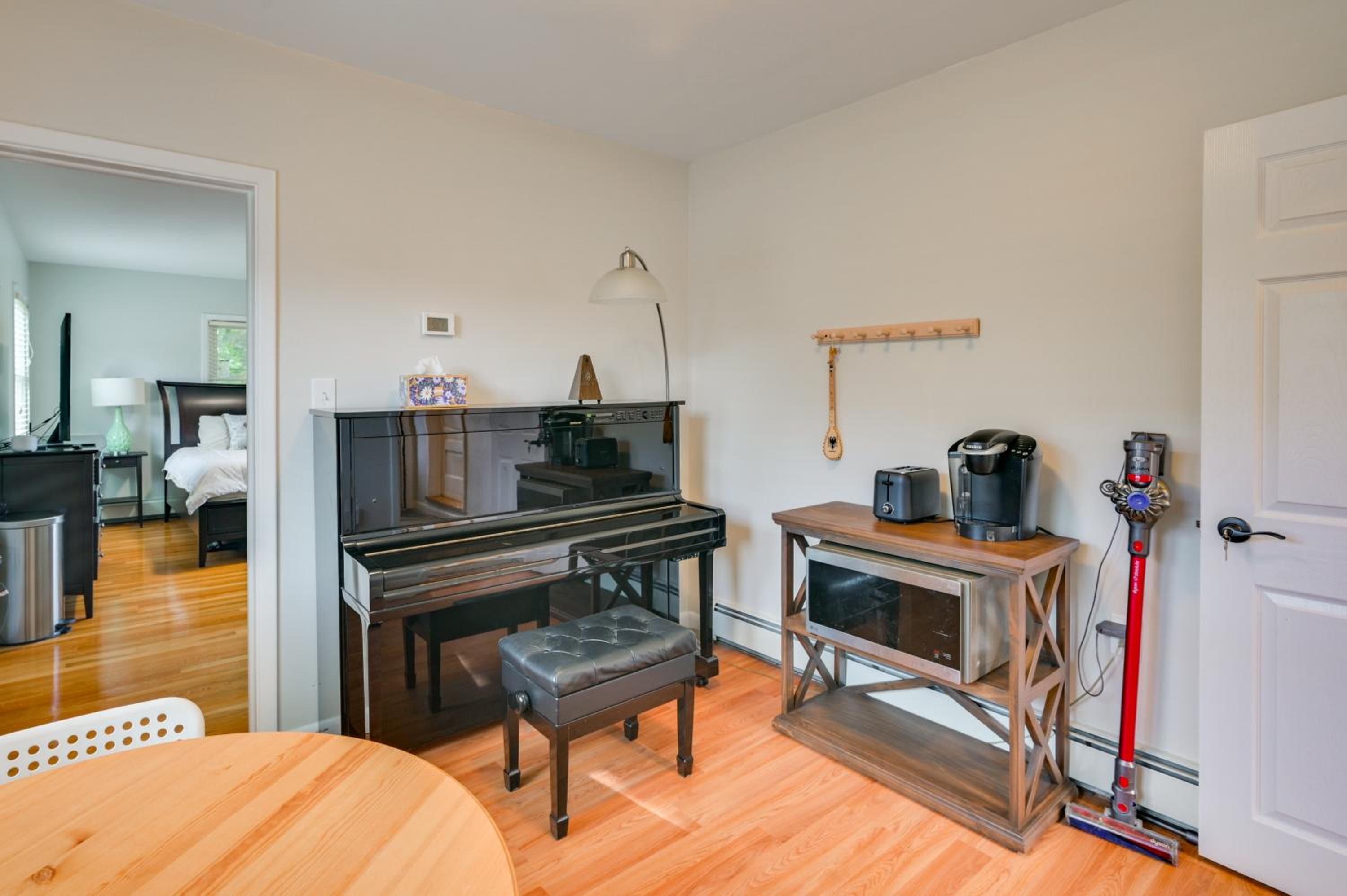Train to Boston! Cozy Apartment in Winchester