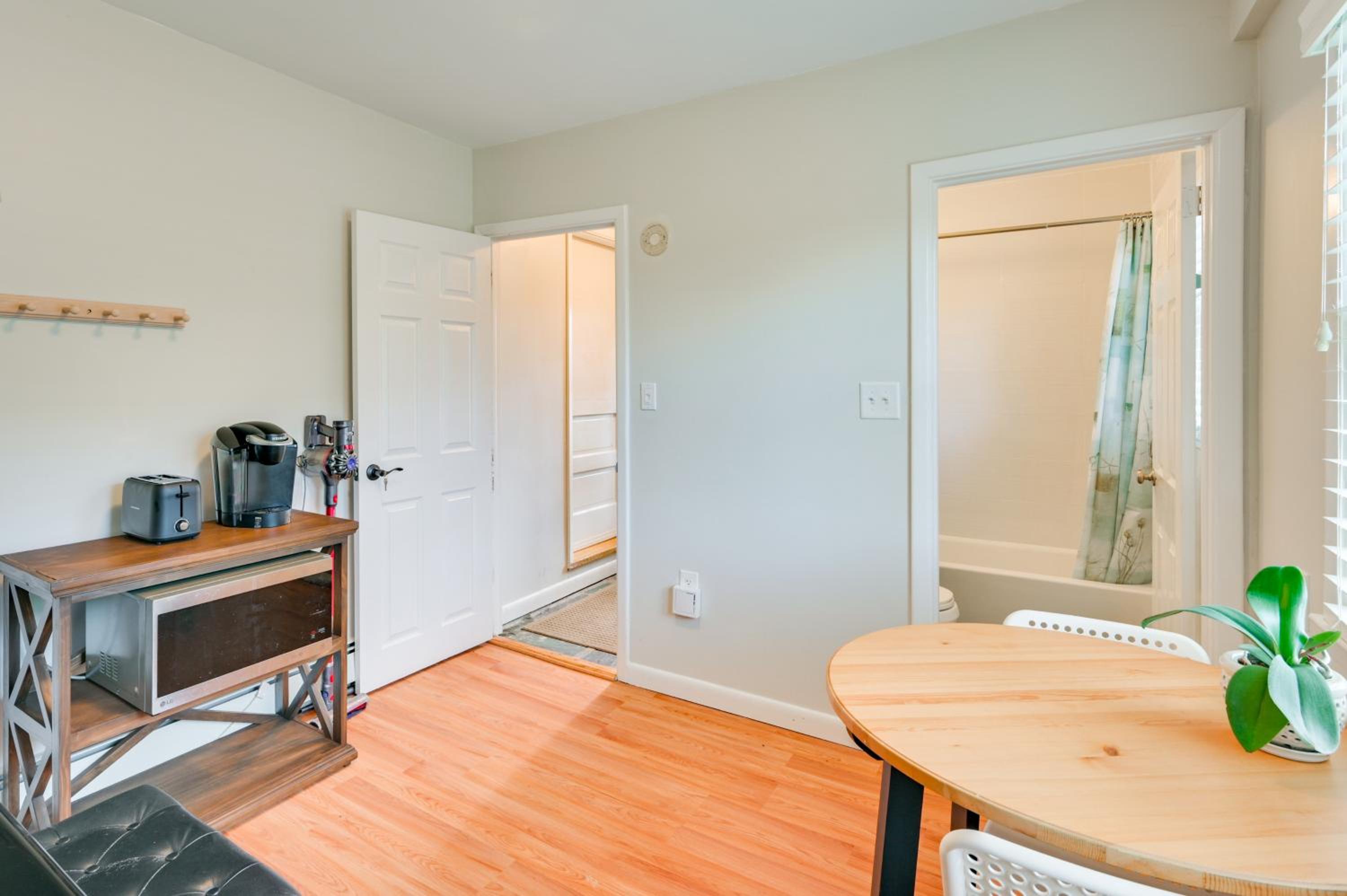 Train to Boston! Cozy Apartment in Winchester