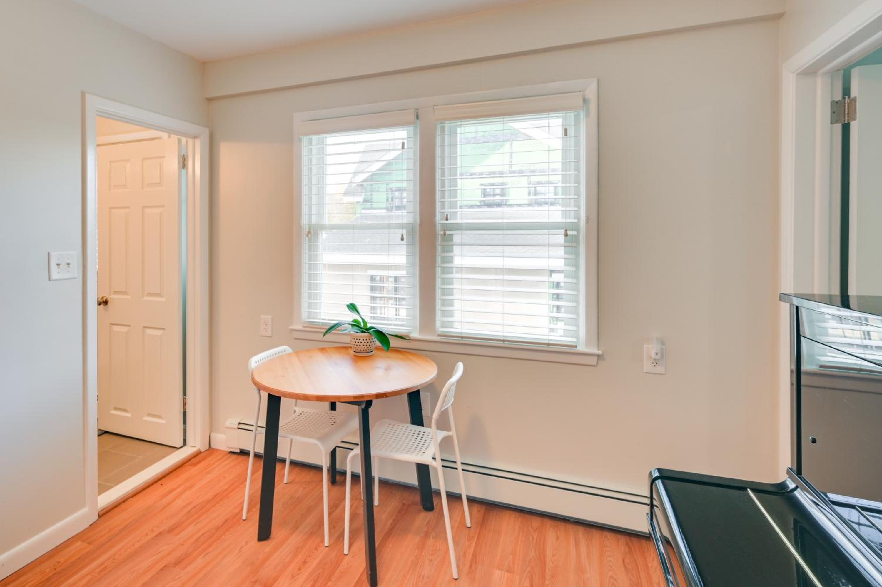 Train to Boston! Cozy Apartment in Winchester