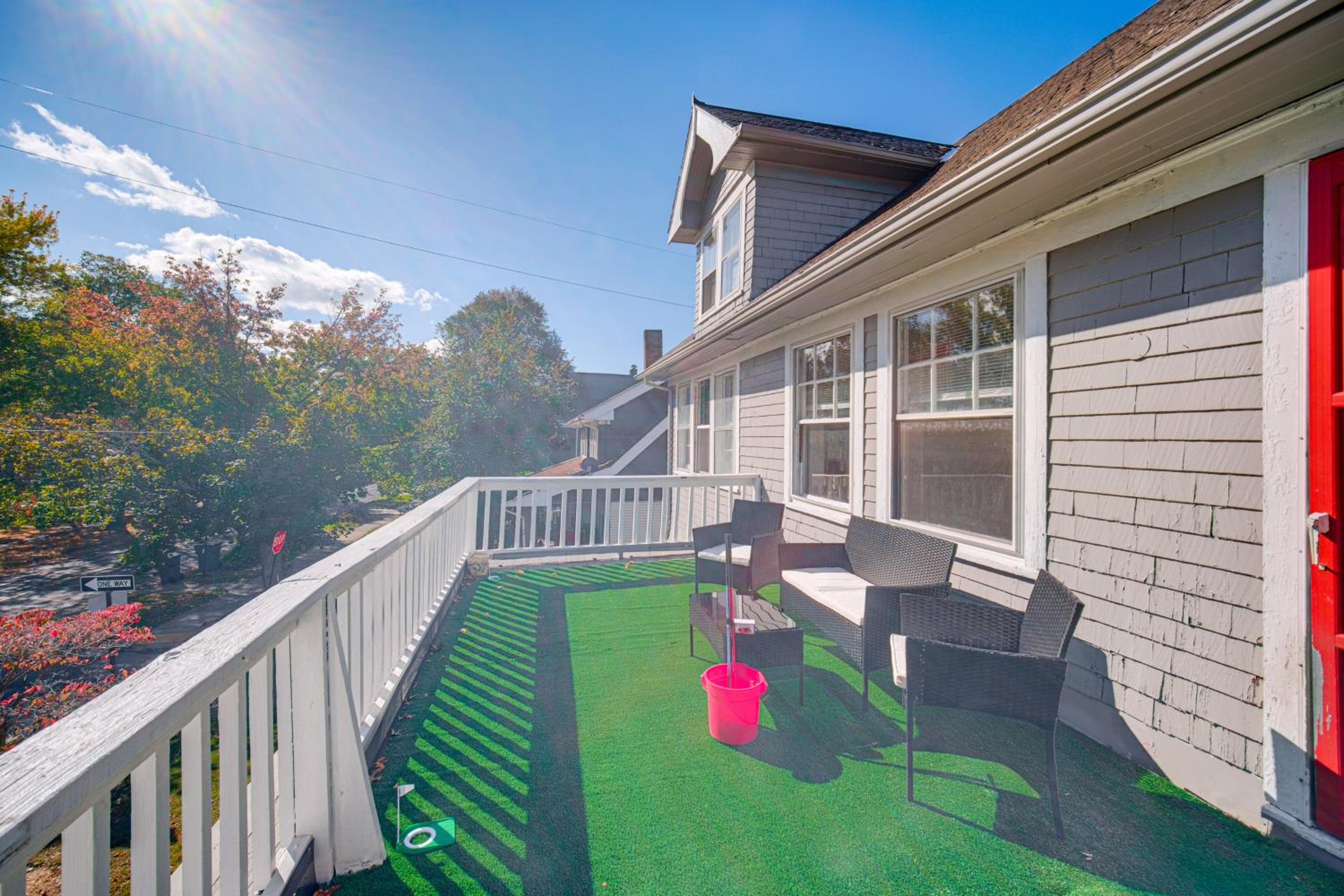 Deck, Pool Table! Walkable Cleveland Heights Apt