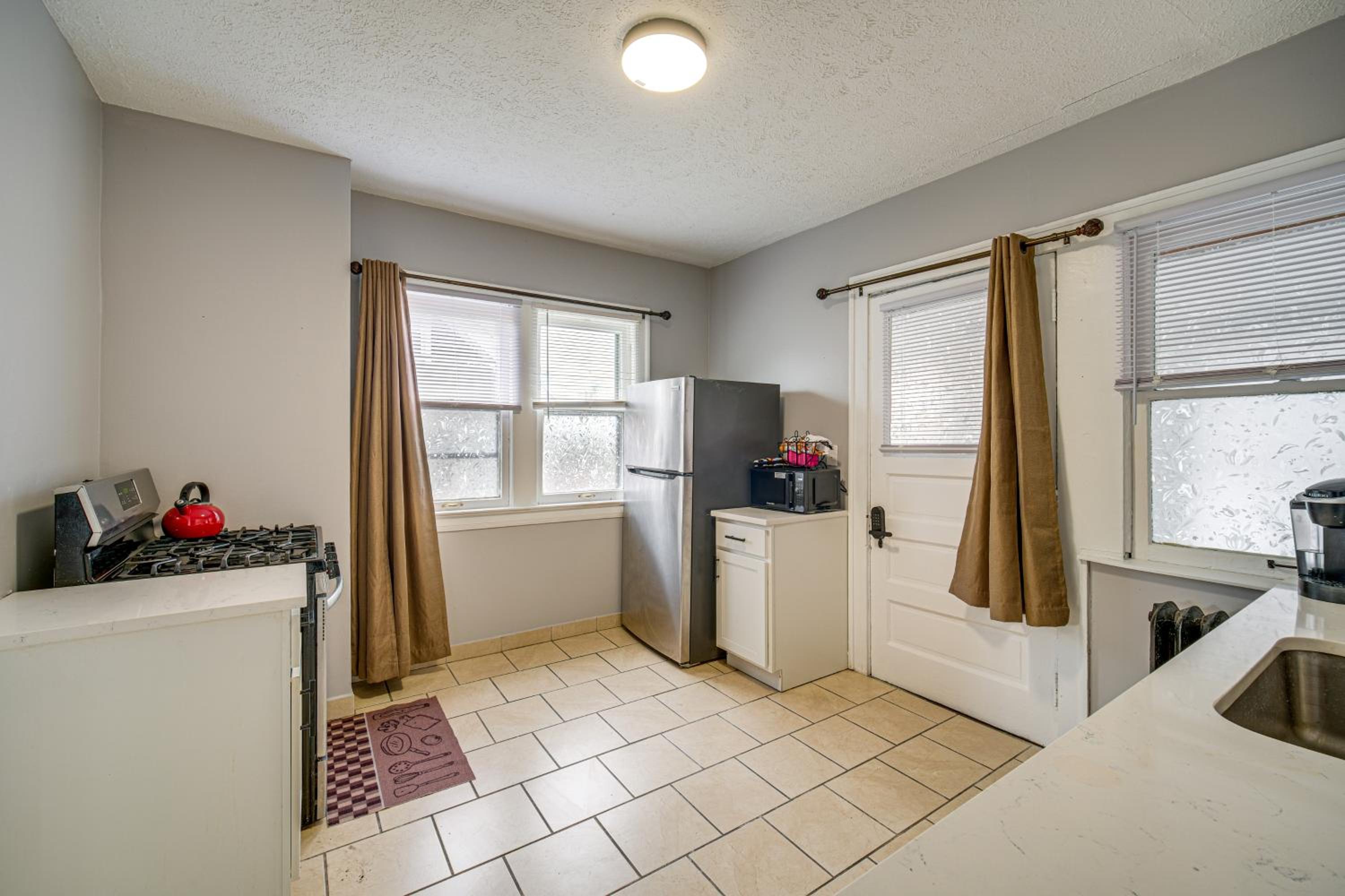 Deck, Pool Table! Walkable Cleveland Heights Apt