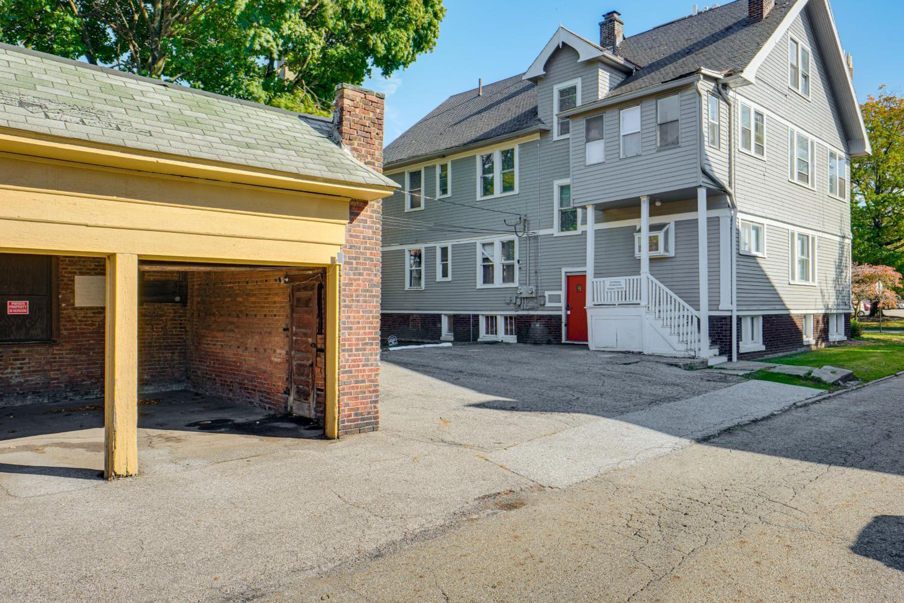 Deck, Pool Table! Walkable Cleveland Heights Apt