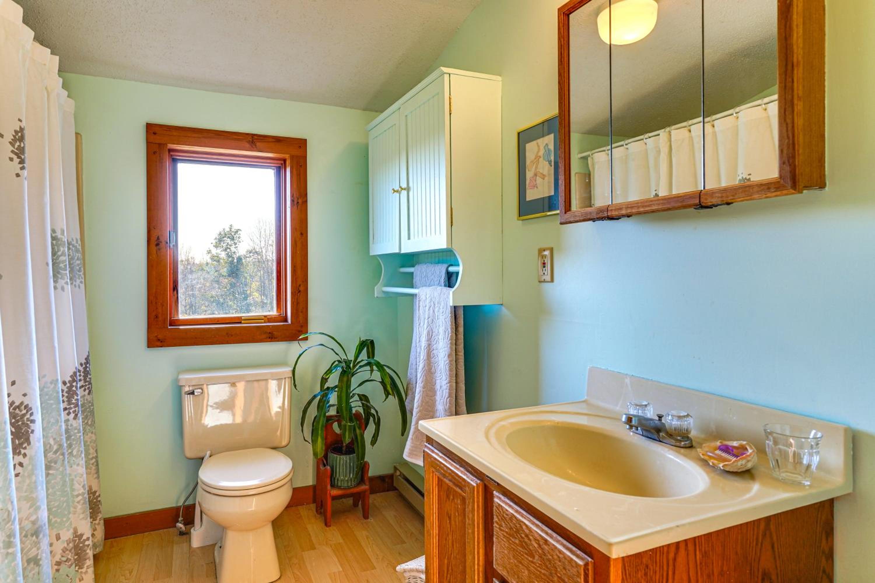 Relaxation Meets Upstate Adventure at Salem Home!