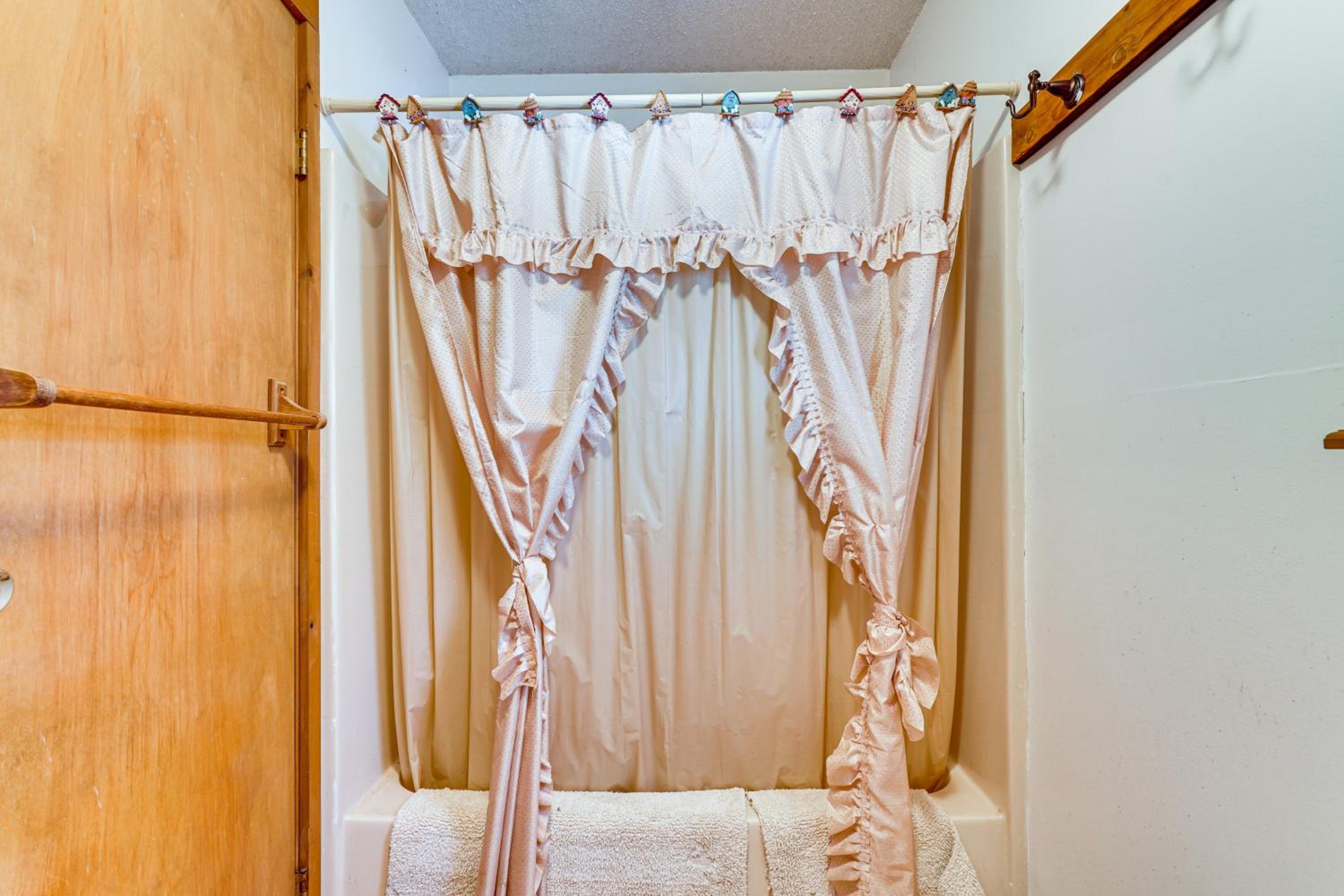 Relaxation Meets Upstate Adventure at Salem Home!