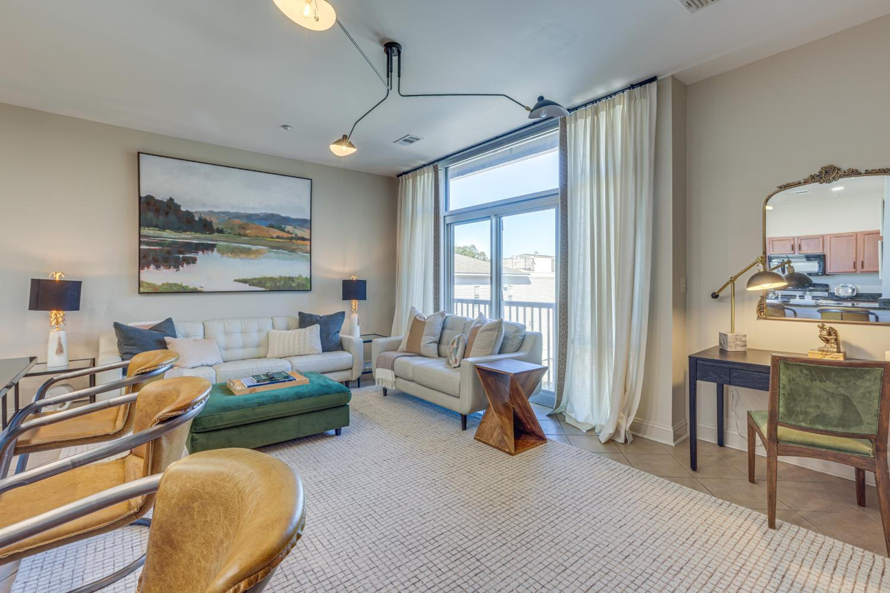 Walk to UA Campus Apt with Secure Parking!
