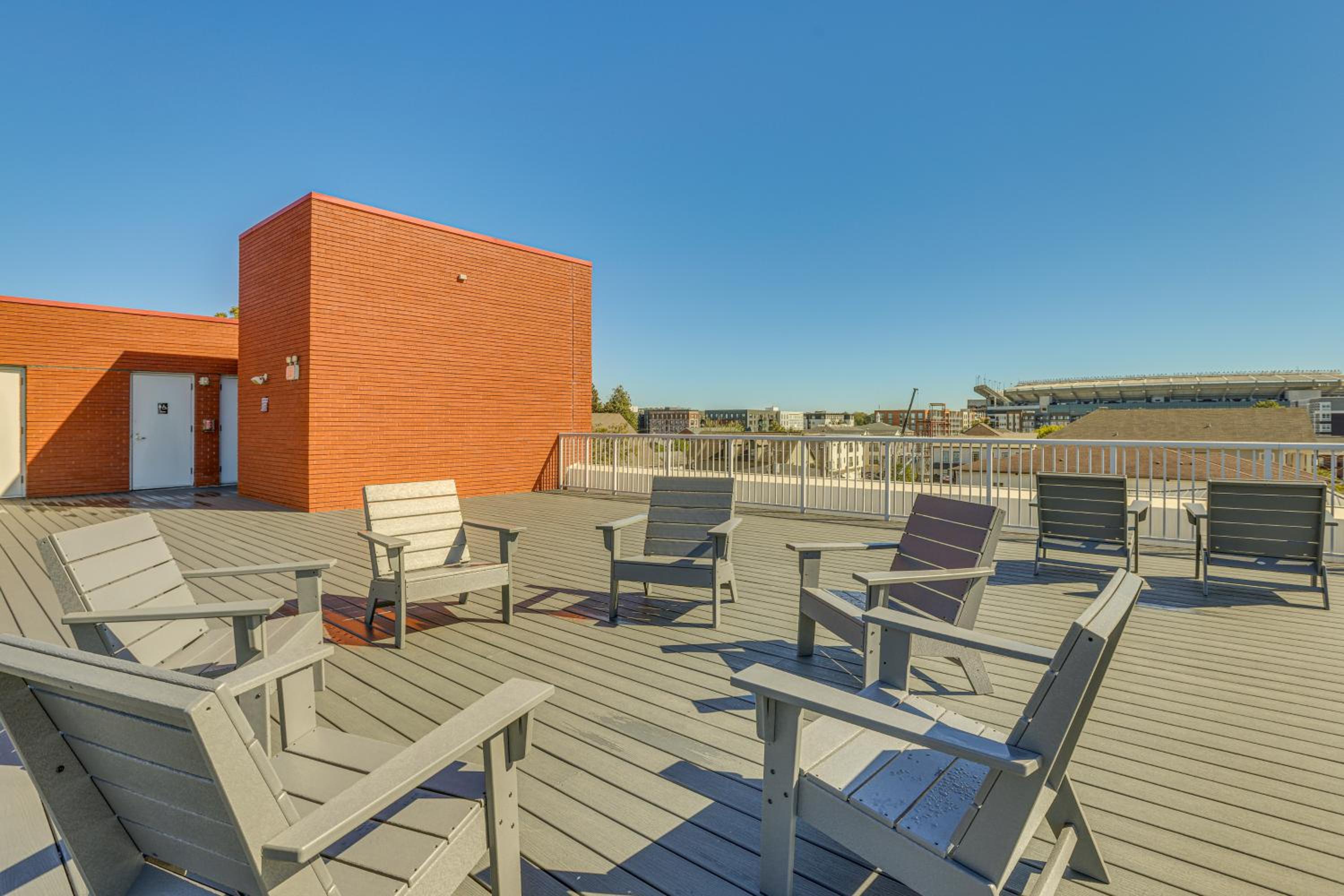 Walk to UA Campus Apt with Secure Parking!
