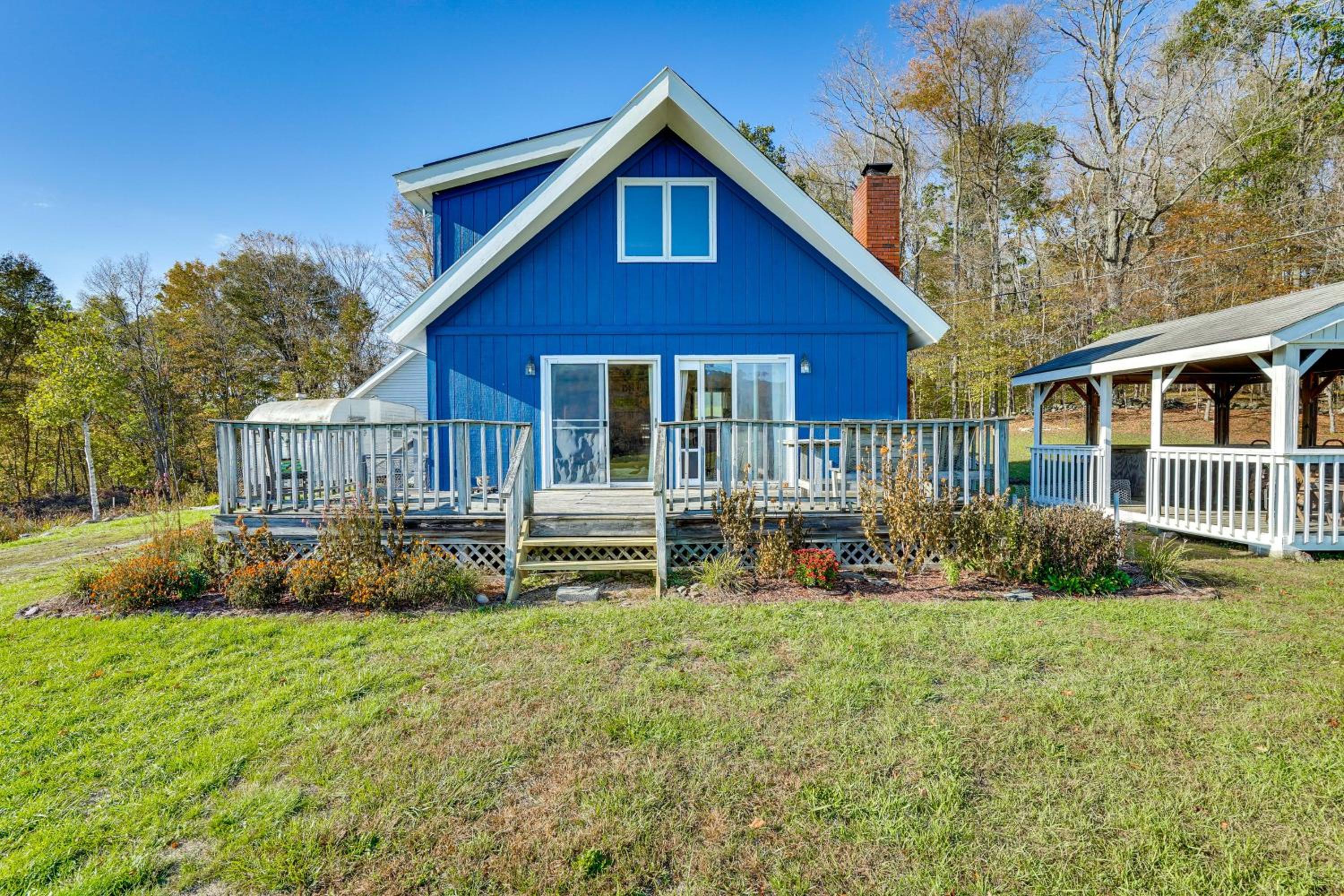 Relaxation Meets Upstate Adventure at Salem Home!