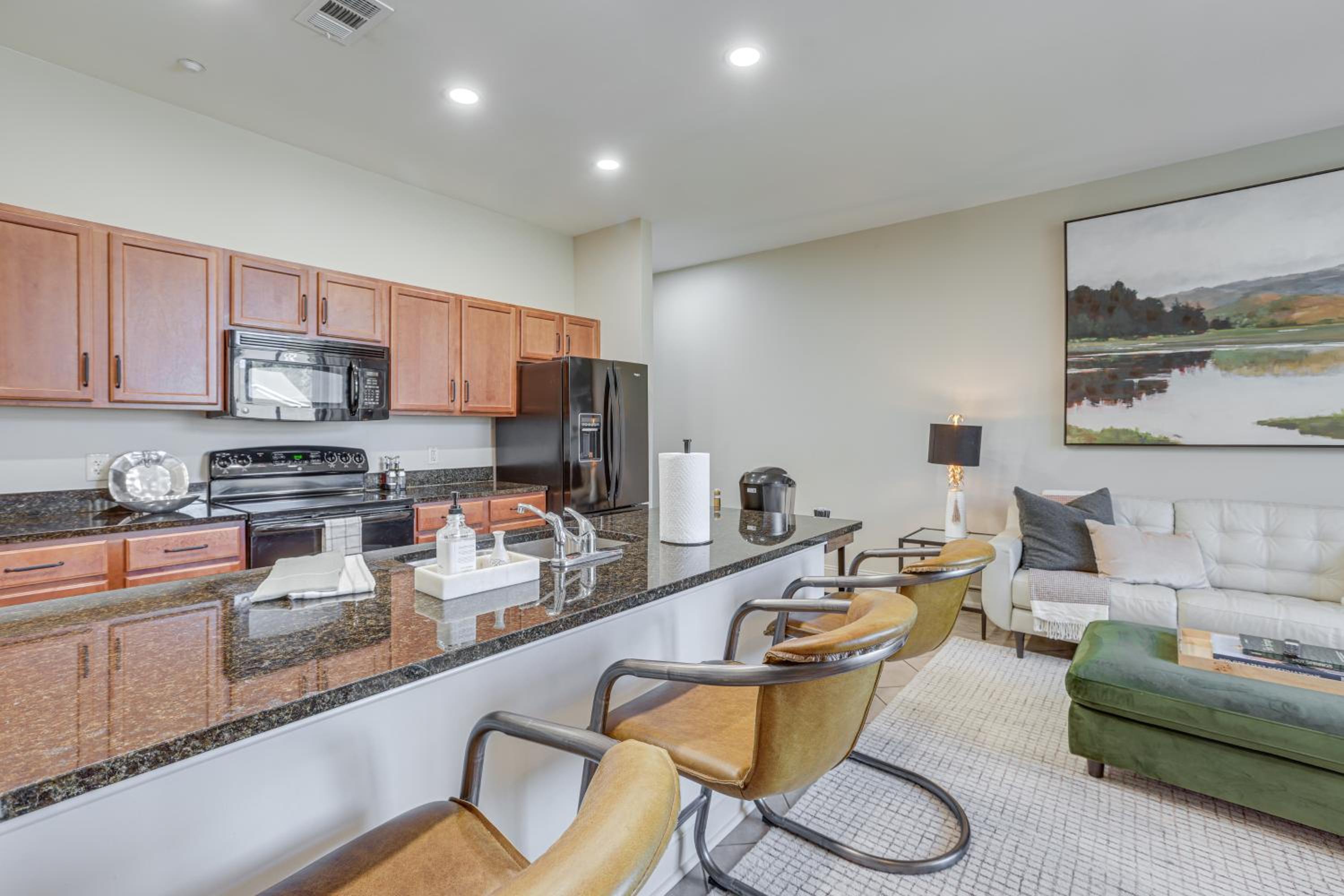 Walk to UA Campus Apt with Secure Parking!