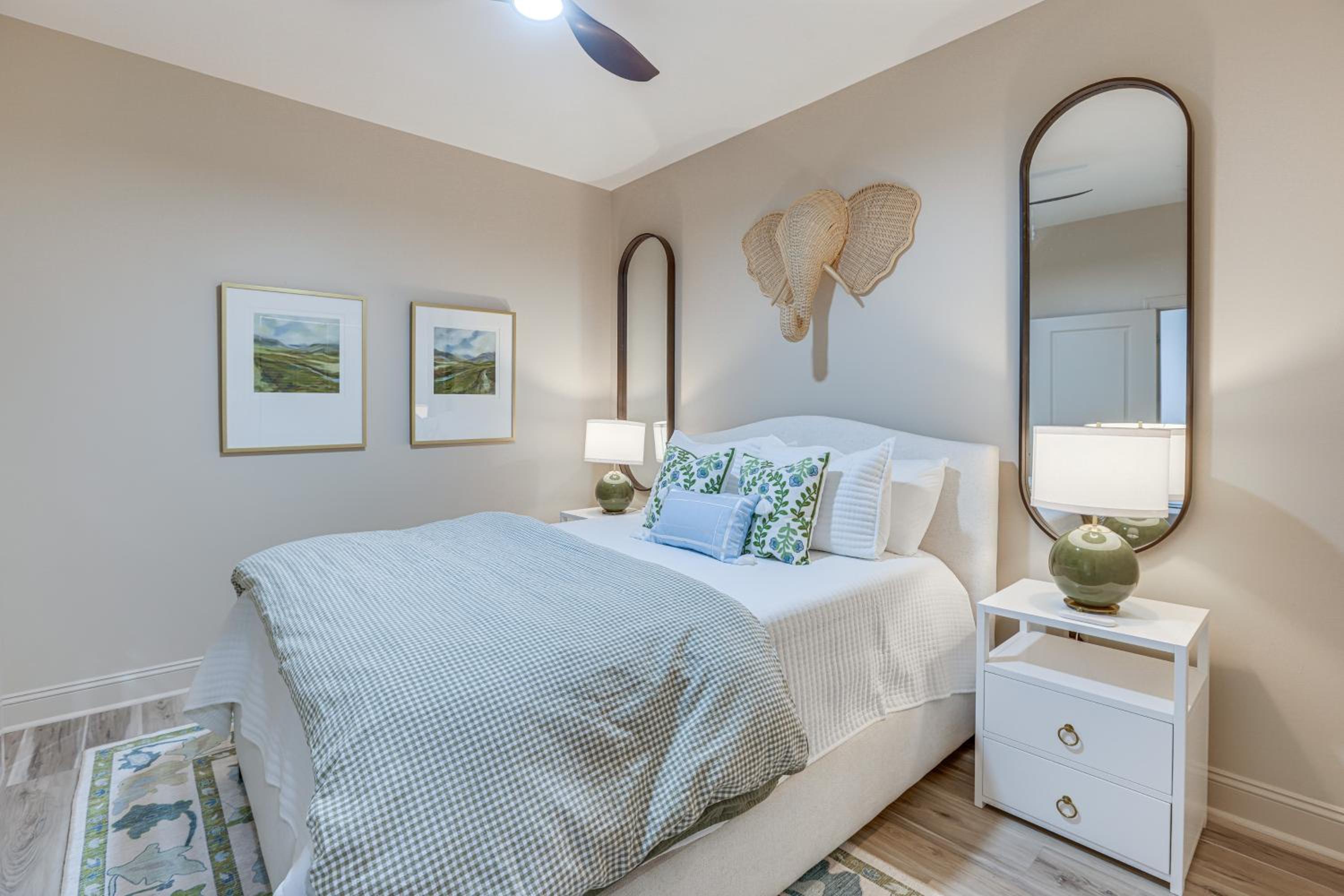 Walk to UA Campus Apt with Secure Parking!