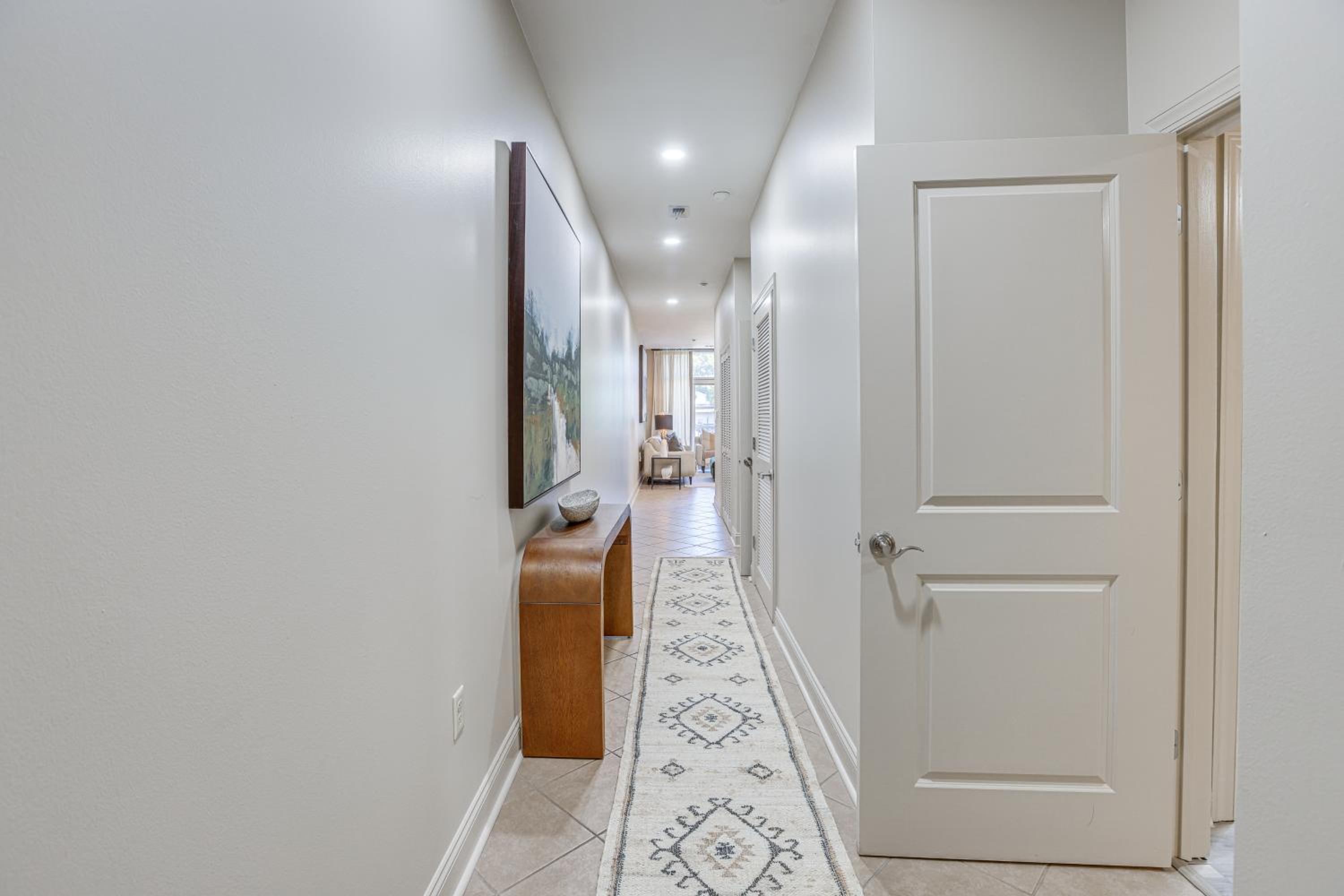 Walk to UA Campus Apt with Secure Parking!
