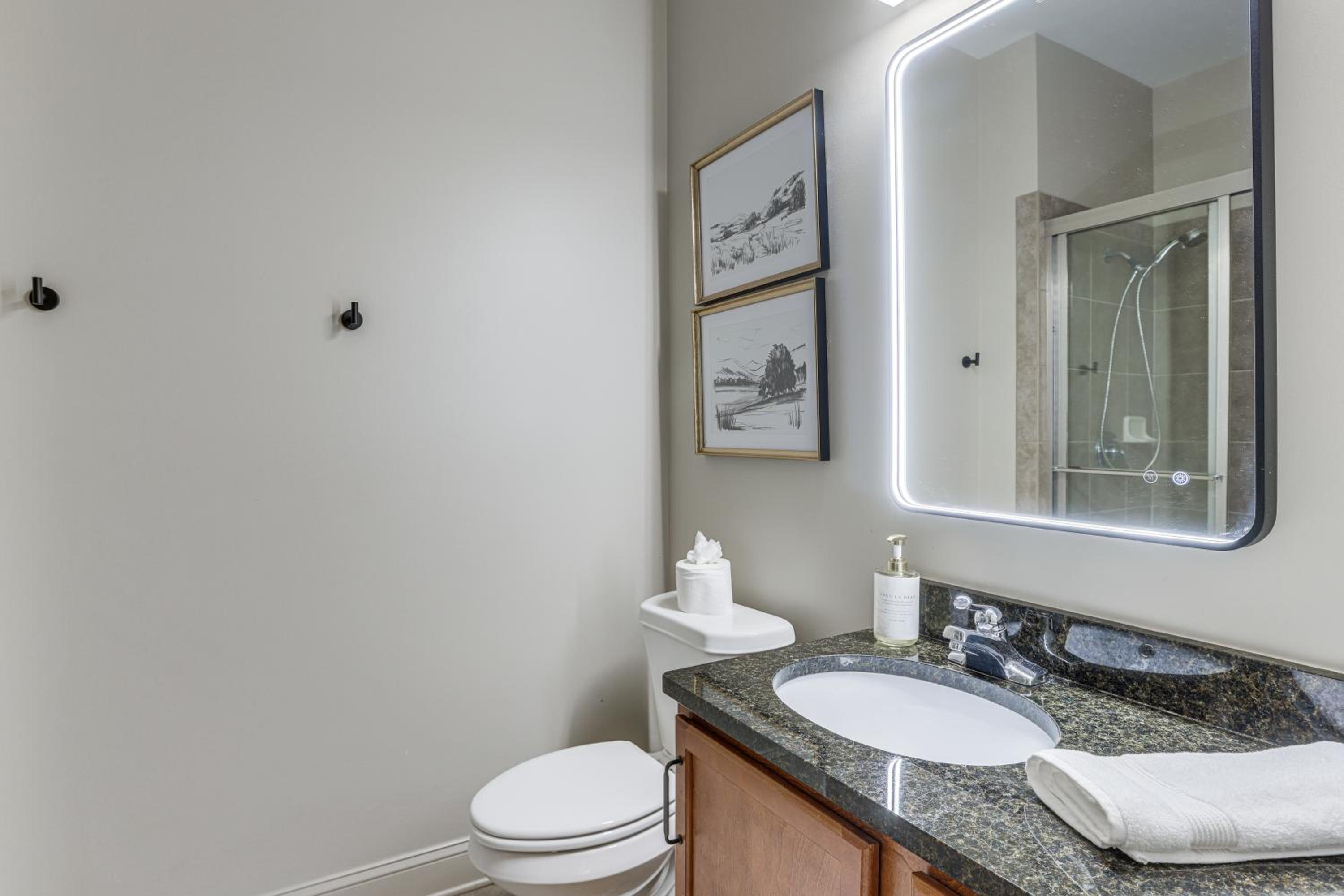 Walk to UA Campus Apt with Secure Parking!