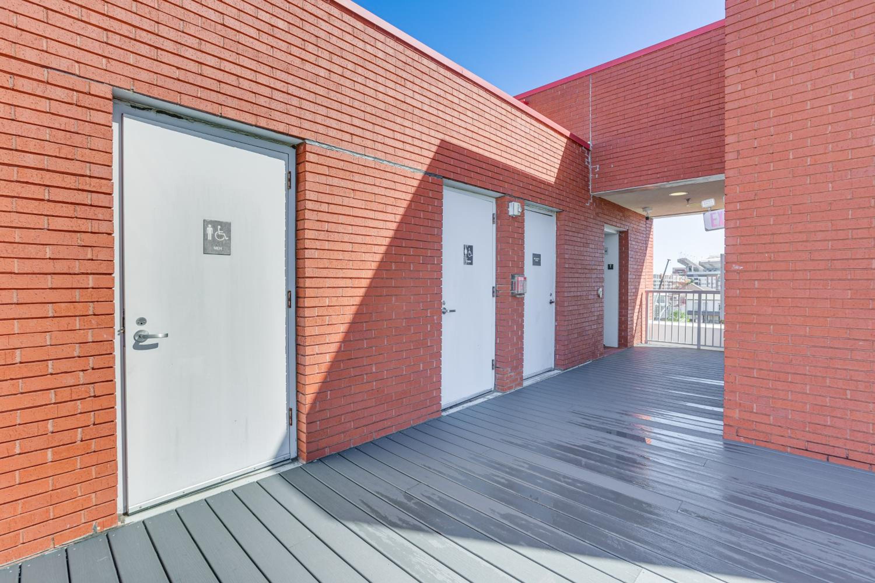 Walk to UA Campus Apt with Secure Parking!
