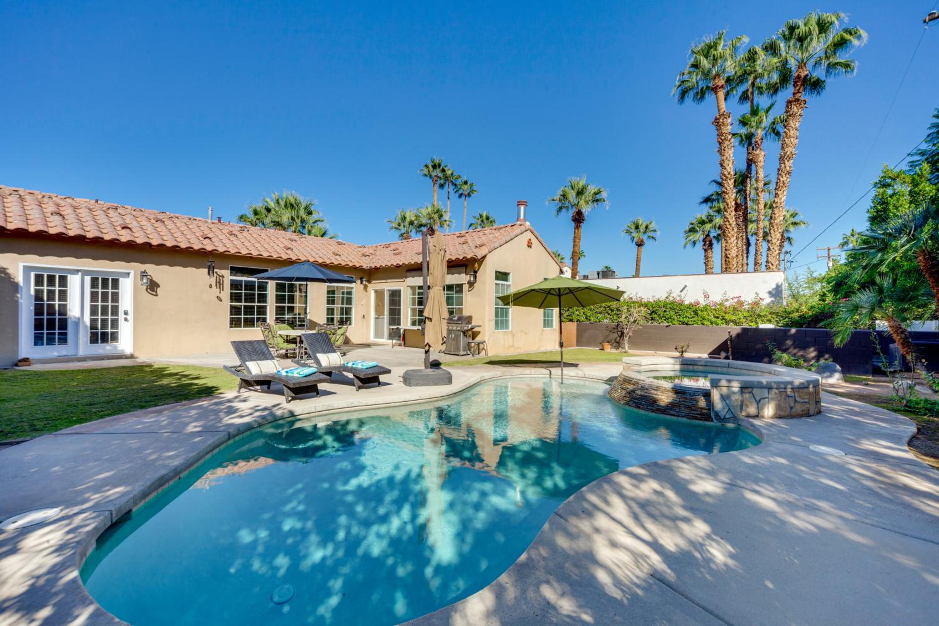 Walk to Dtwn Palm Springs! Chic Desert Oasis