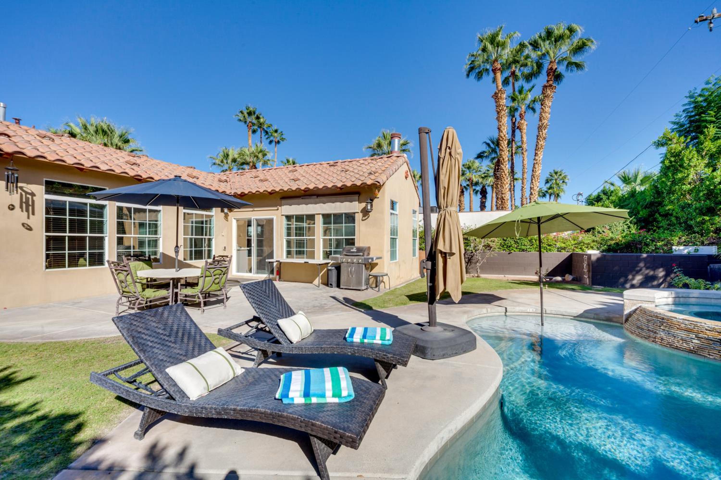 Walk to Dtwn Palm Springs! Chic Desert Oasis