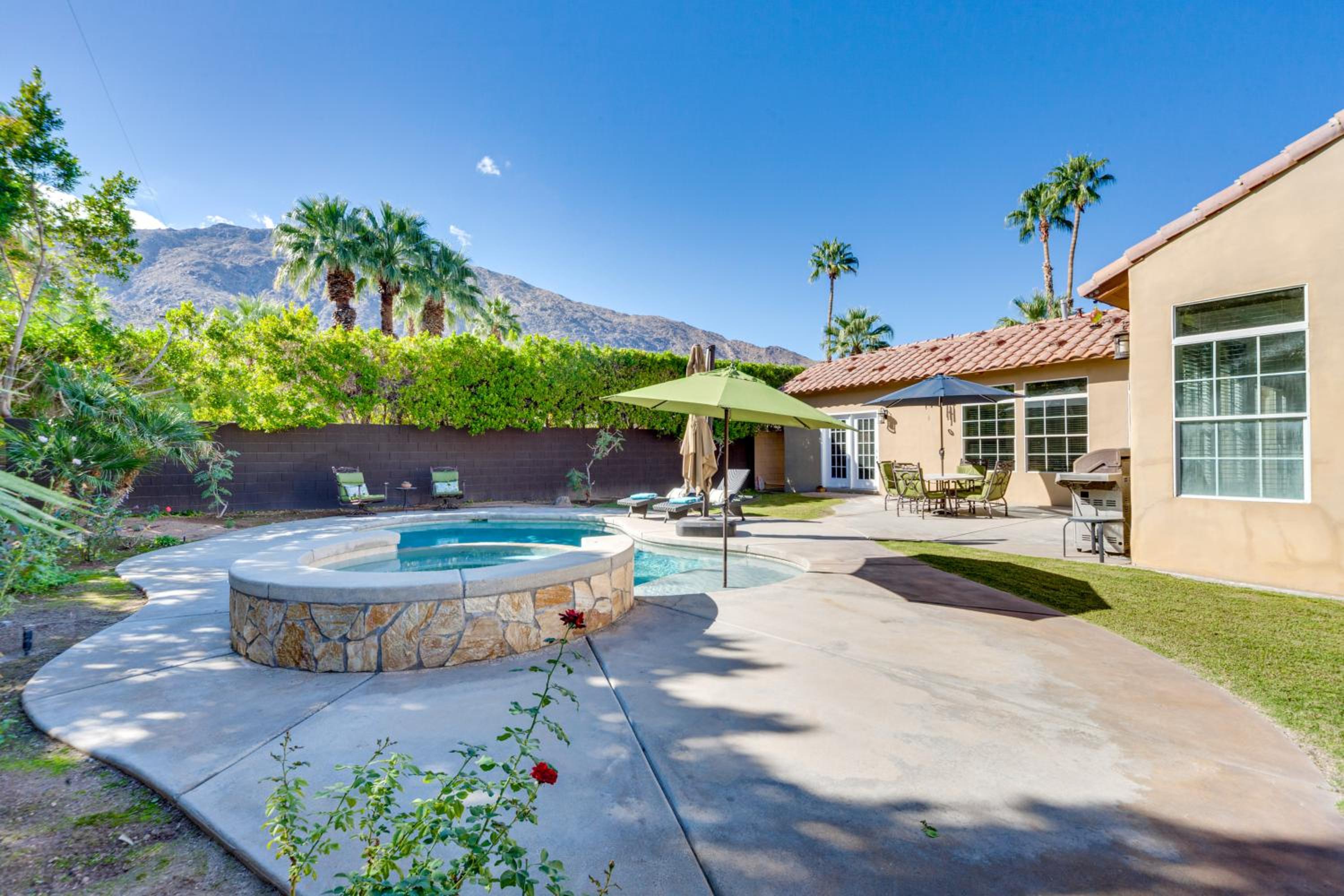 Walk to Dtwn Palm Springs! Chic Desert Oasis