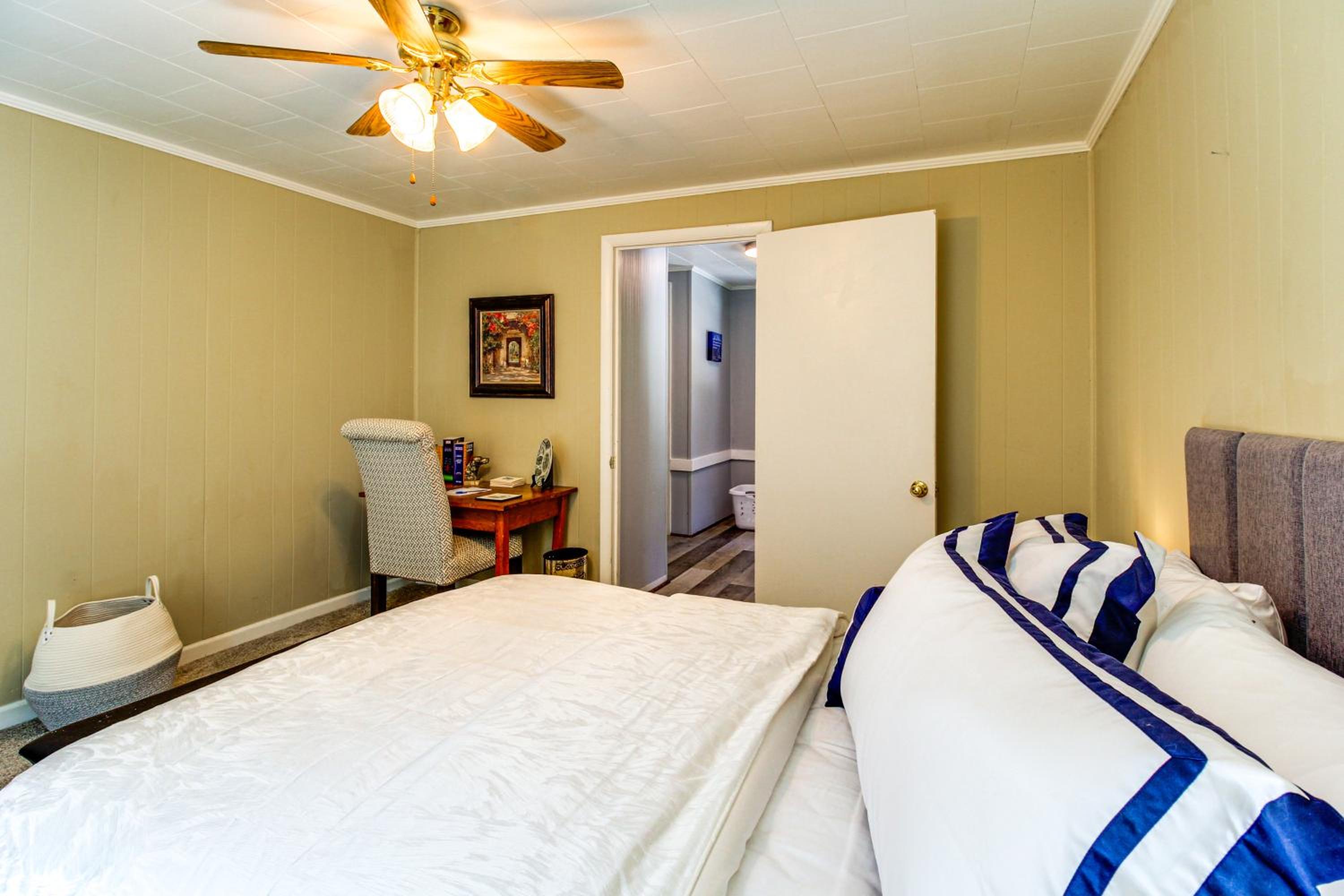 Lake Guntersville Hideaway! Home on Over 2 Acres