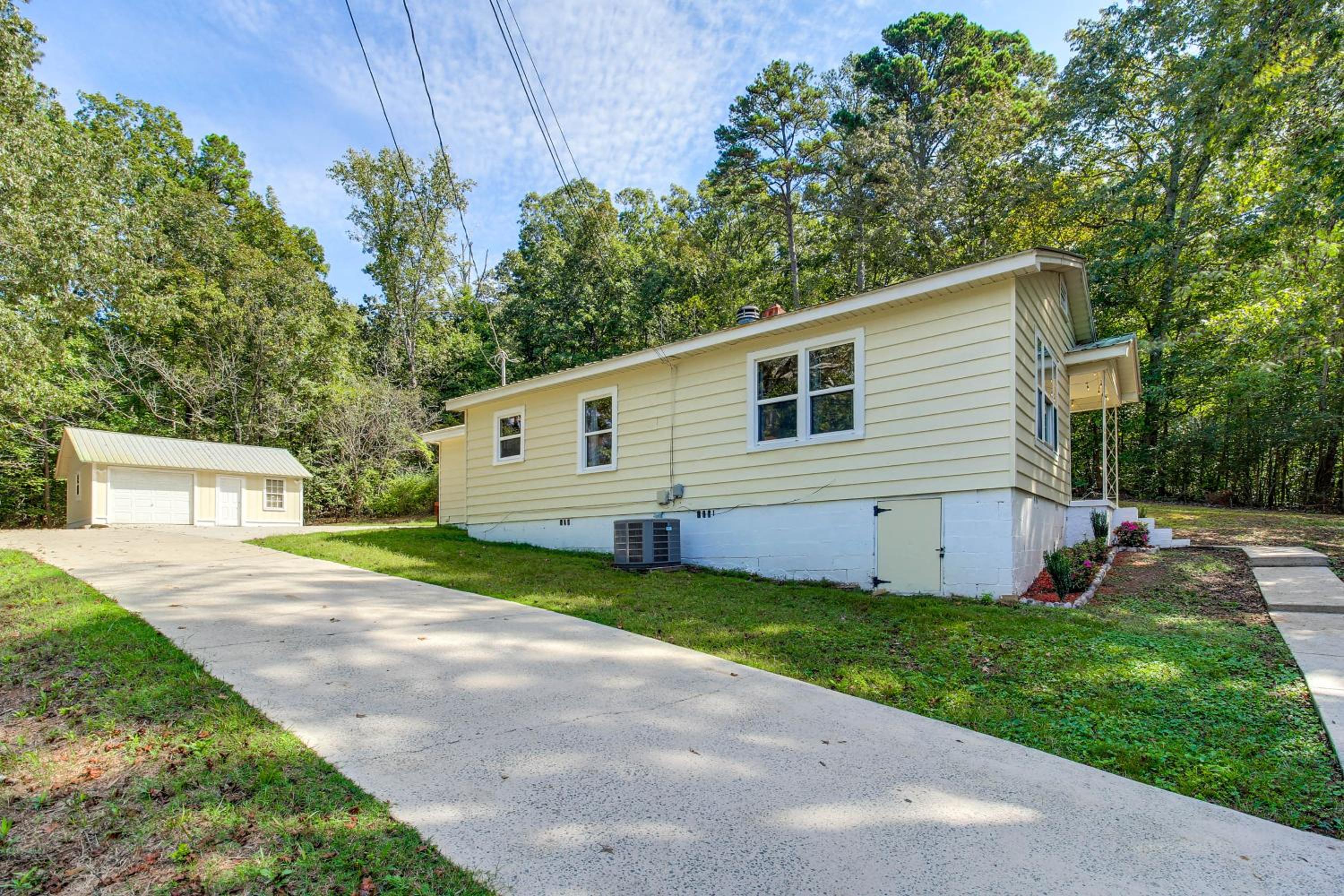 Lake Guntersville Hideaway! Home on Over 2 Acres