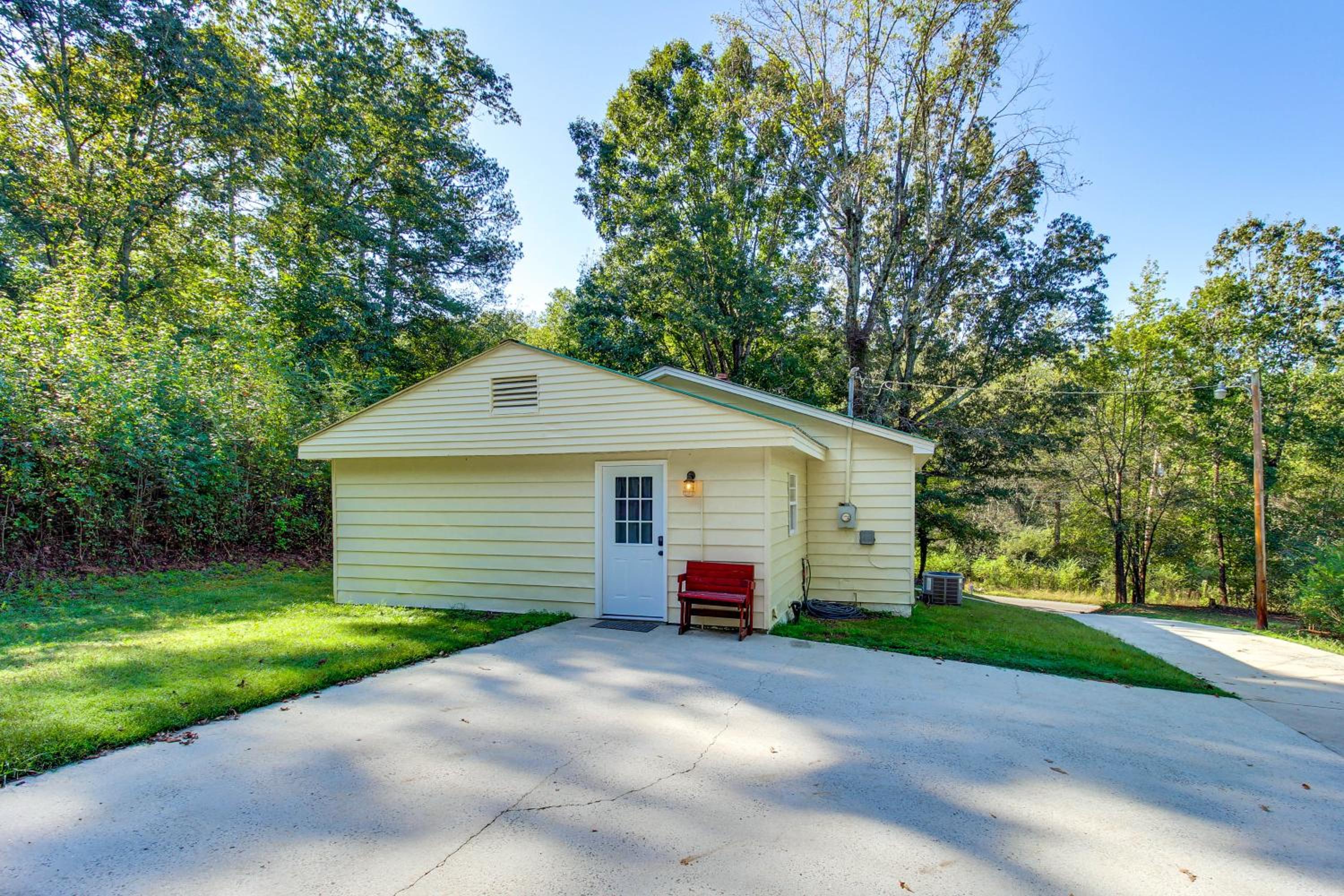 Lake Guntersville Hideaway! Home on Over 2 Acres