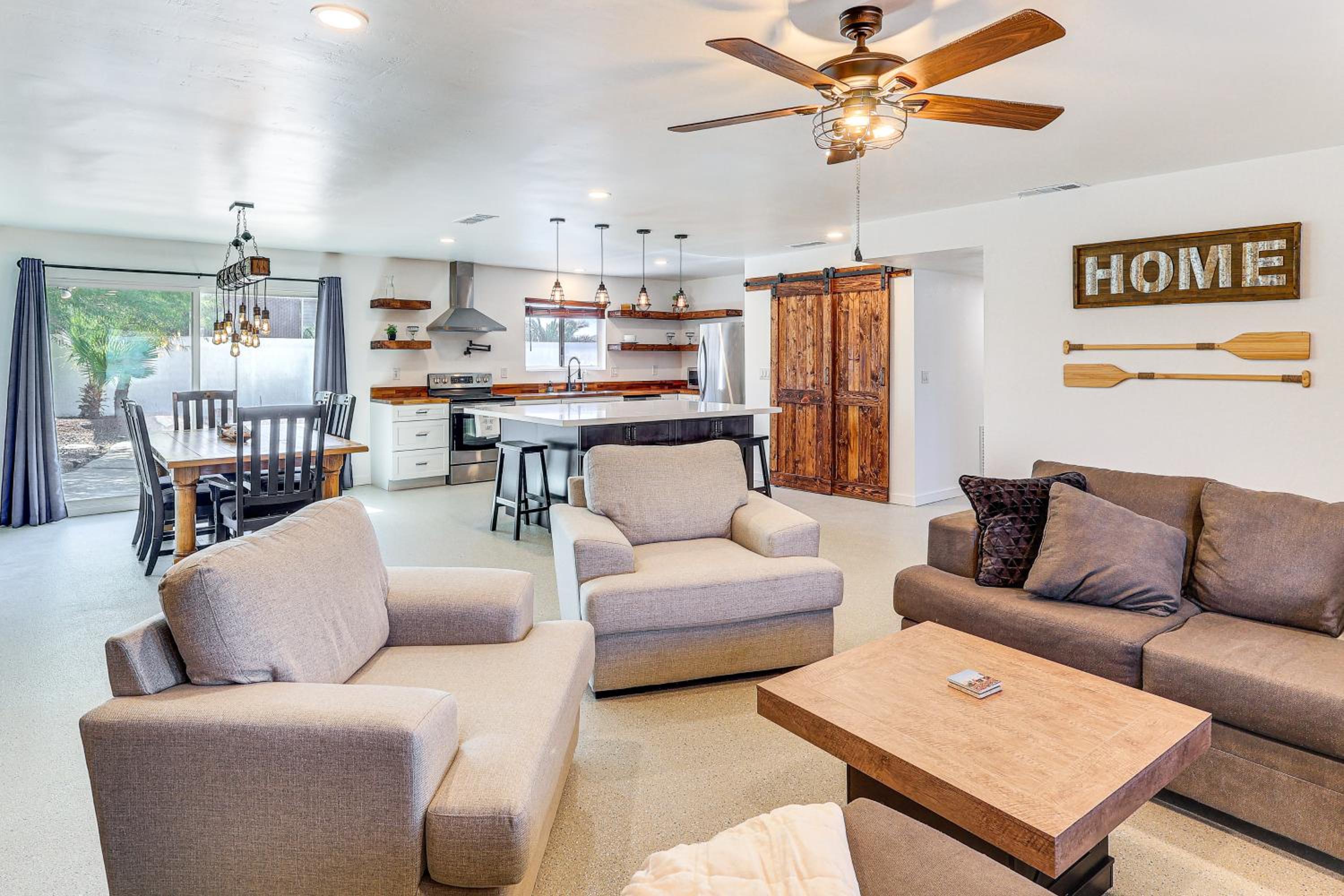 3 Mi to London Bridge Sleek Home with Outdoor Haven