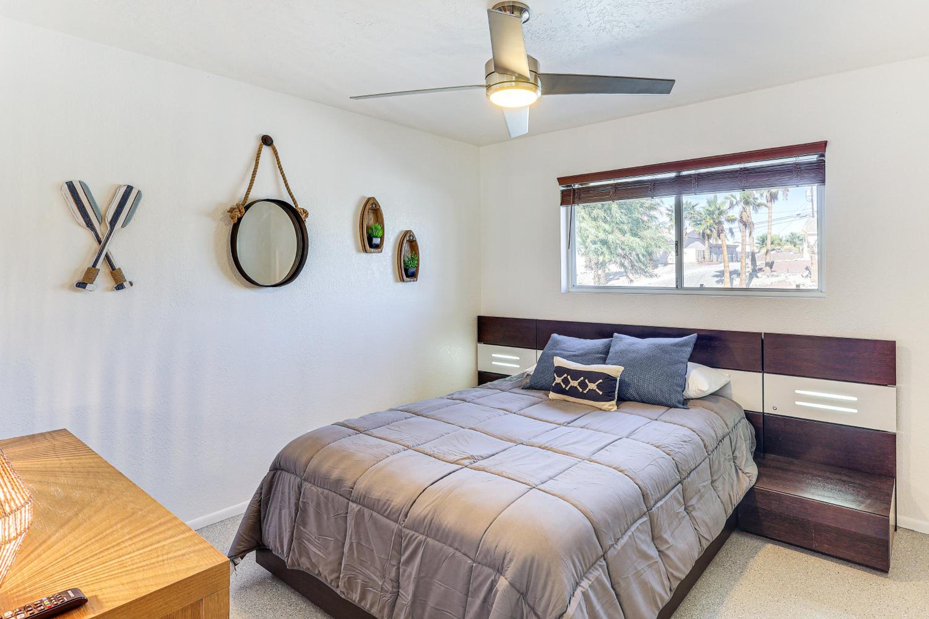 3 Mi to London Bridge Sleek Home with Outdoor Haven