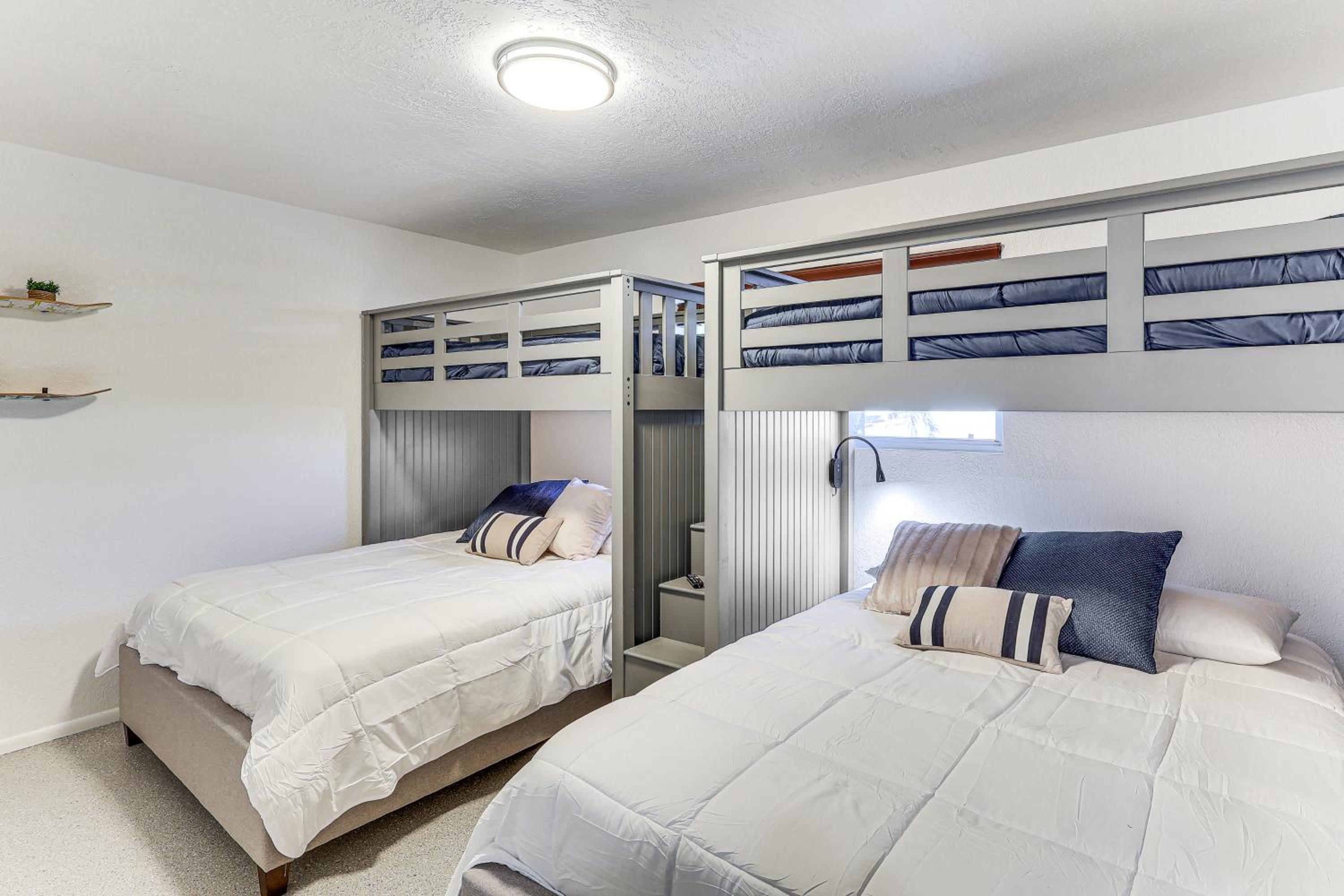 3 Mi to London Bridge Sleek Home with Outdoor Haven