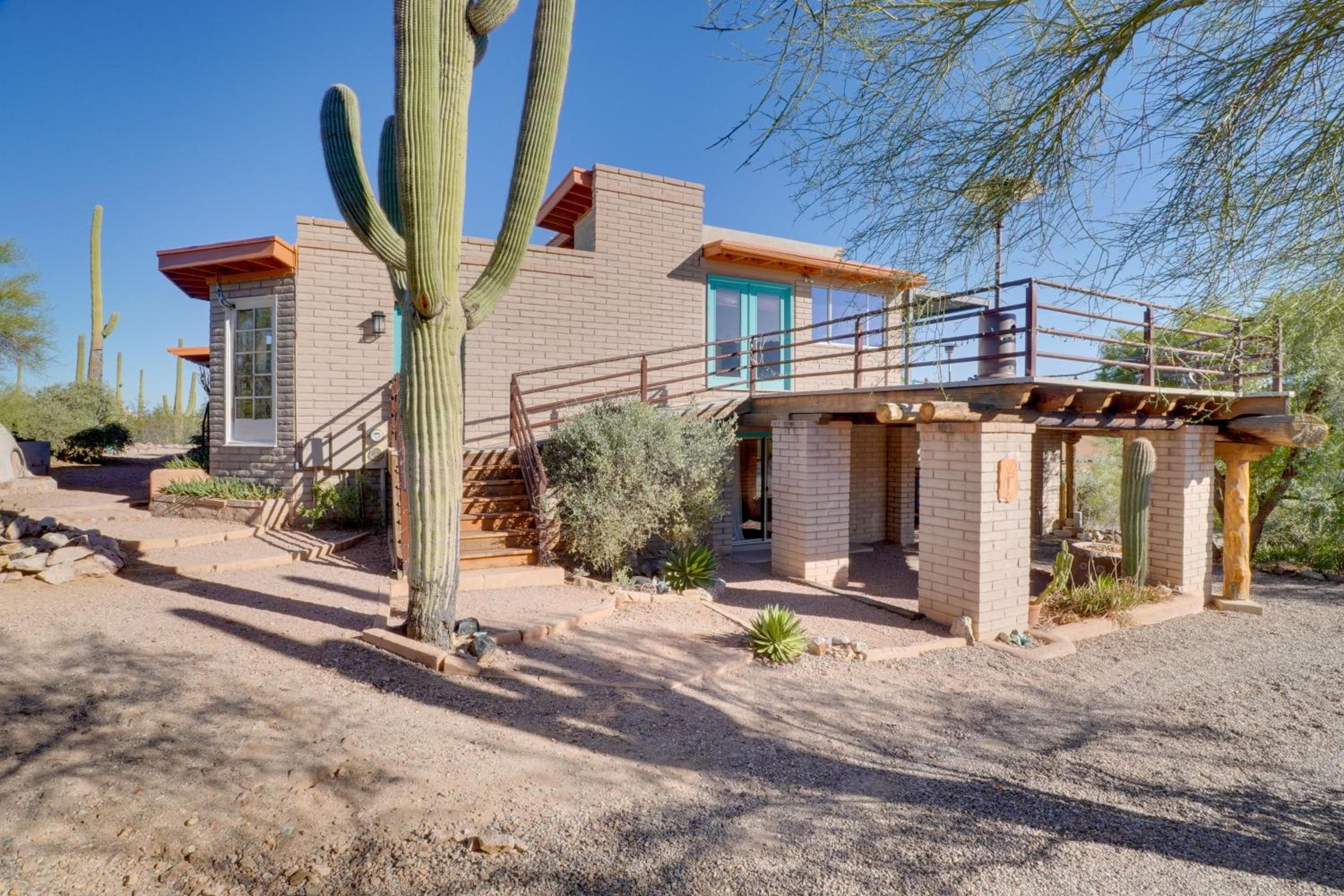 Pool and Stunning Mtn Views! Eclectic Tucson Home
