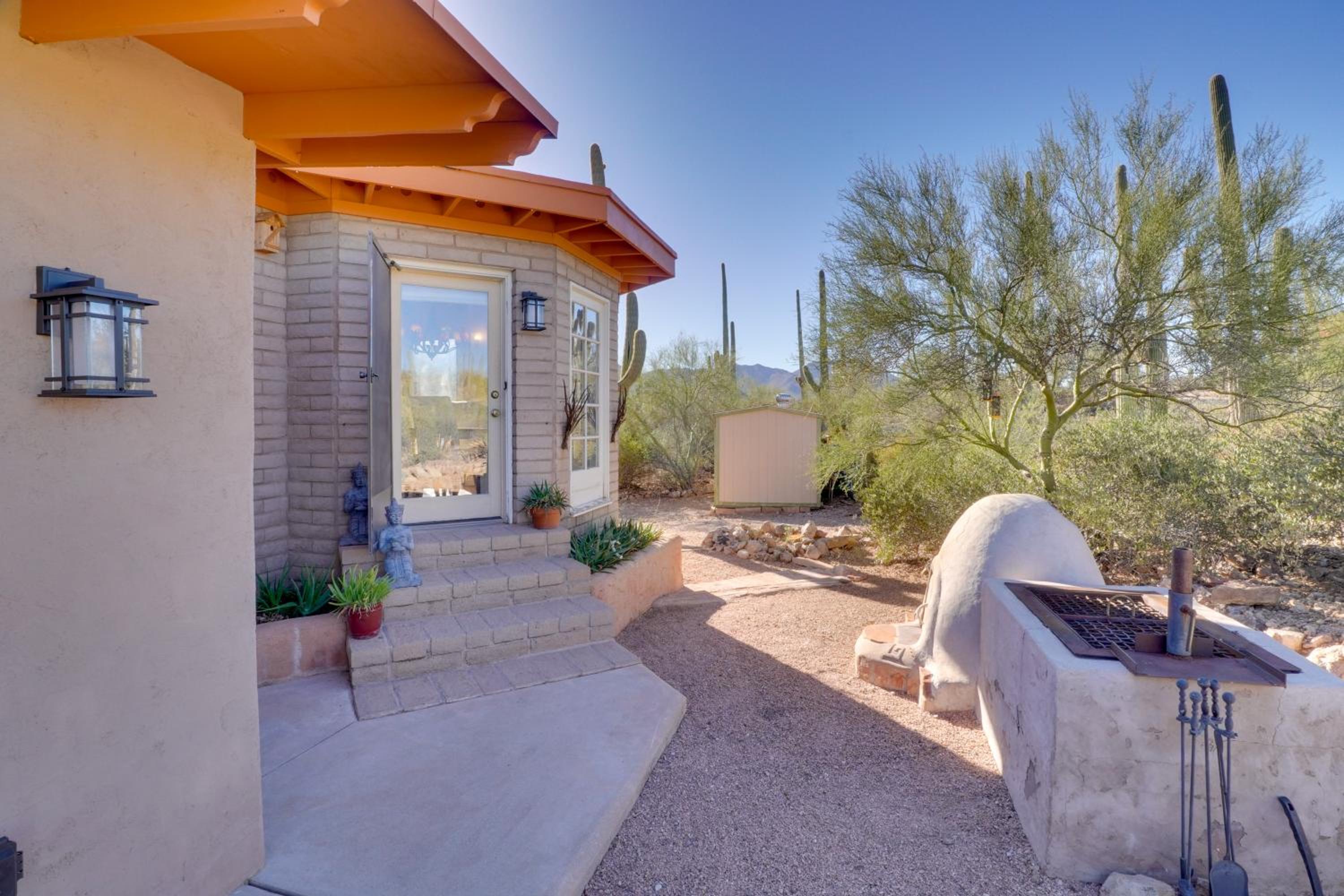 Pool and Stunning Mtn Views! Eclectic Tucson Home