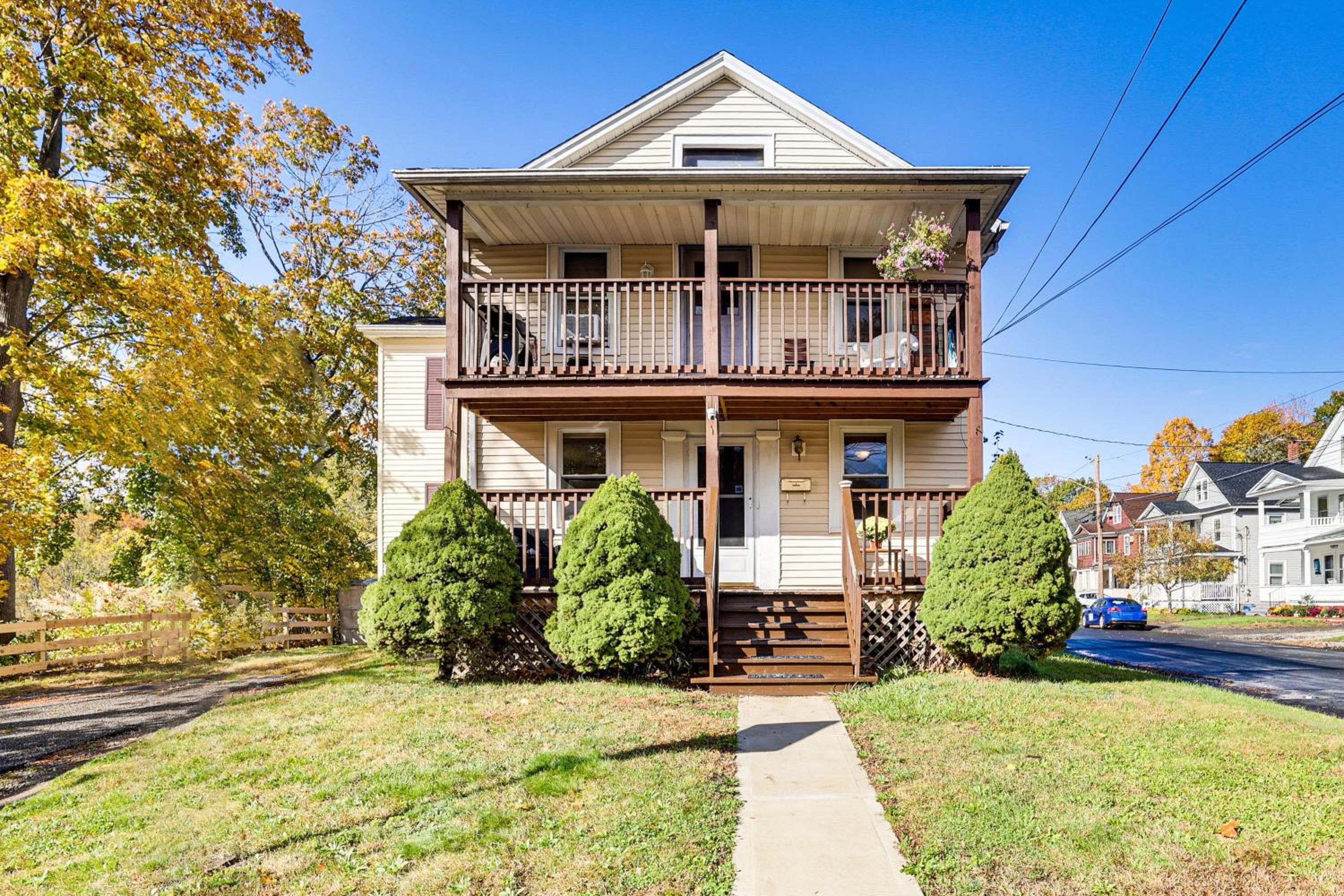 1 Mi to Main St Riverside Torrington Apt with Yard