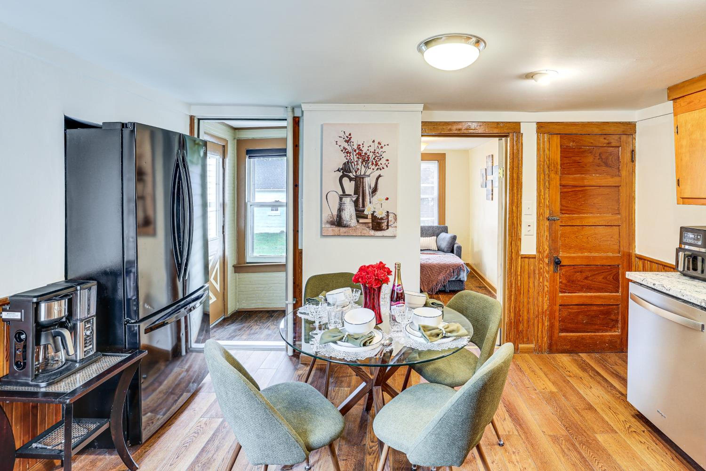 1 Mi to Main St Riverside Torrington Apt with Yard