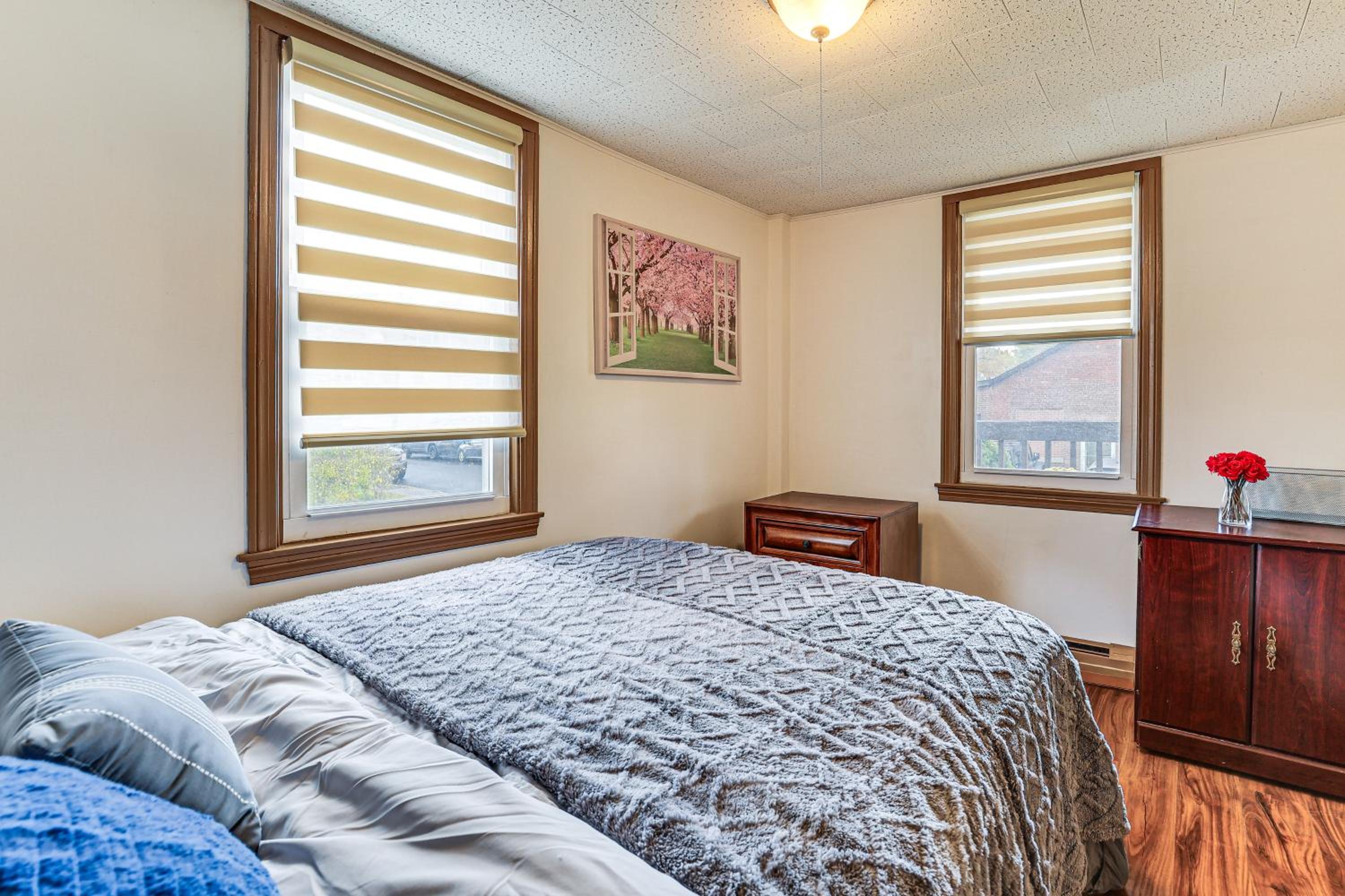 1 Mi to Main St Riverside Torrington Apt with Yard