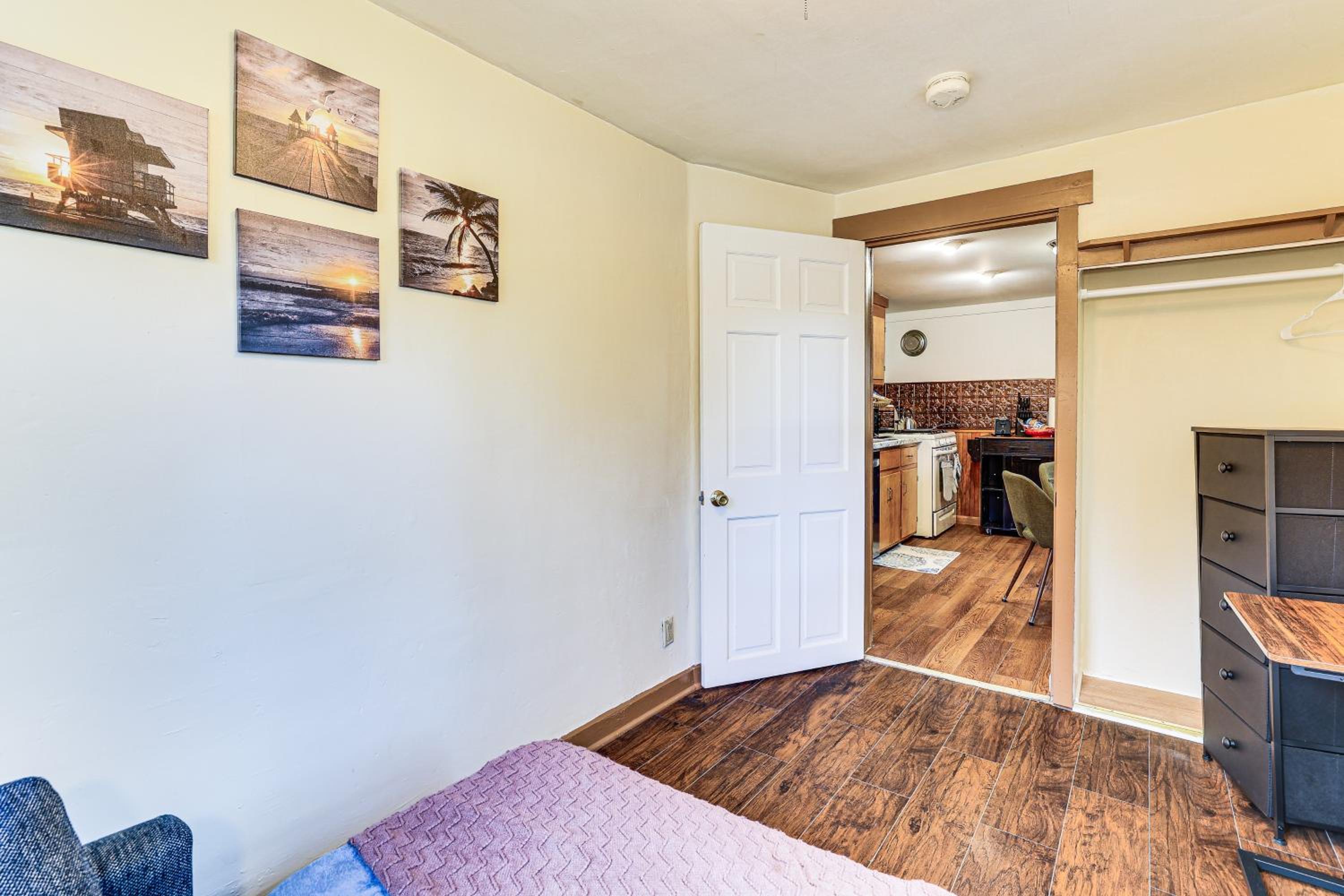 1 Mi to Main St Riverside Torrington Apt with Yard