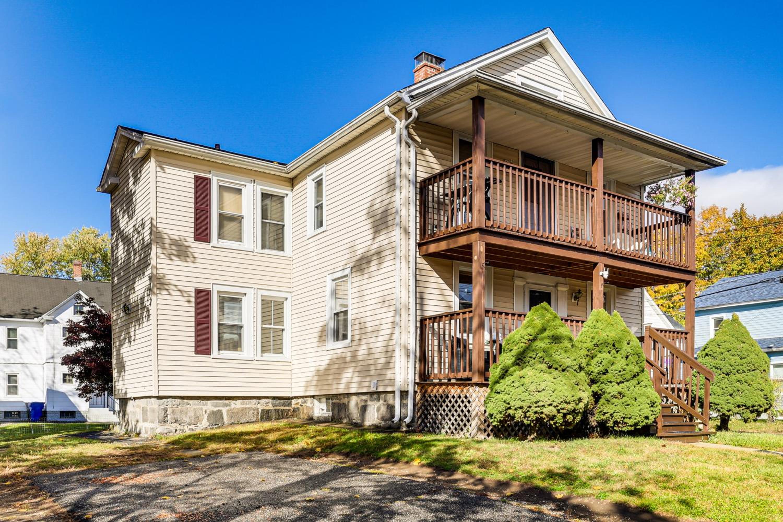 1 Mi to Main St Riverside Torrington Apt with Yard
