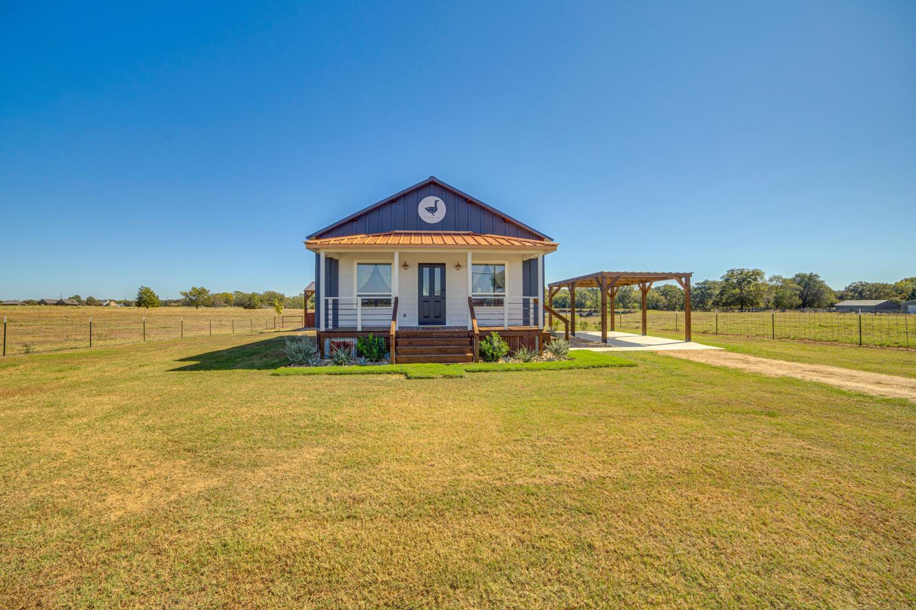 Pond and Grazing Cattle! Rural Getaway Near Van