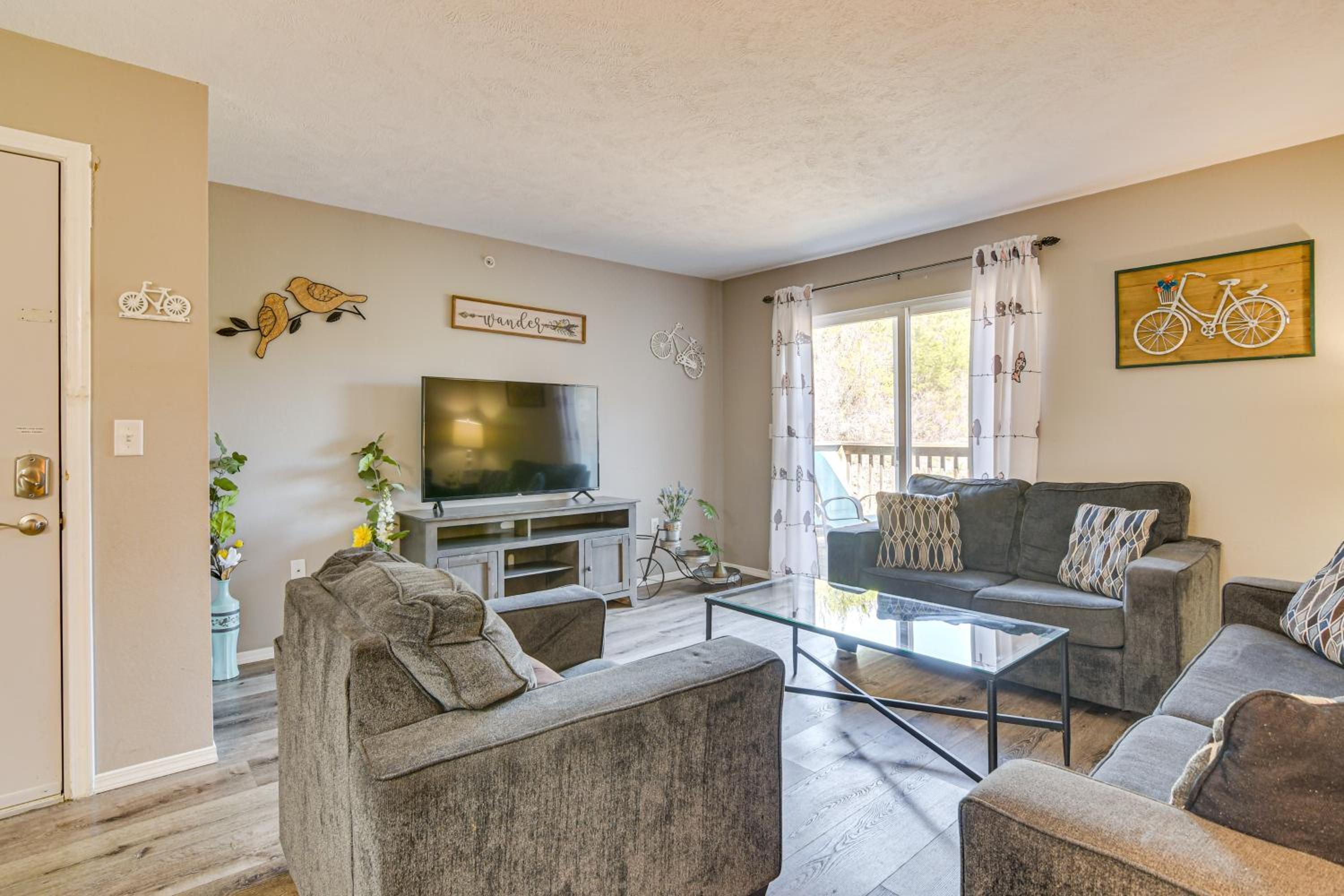 Whimsy on the Hillside! Family Condo in Branson