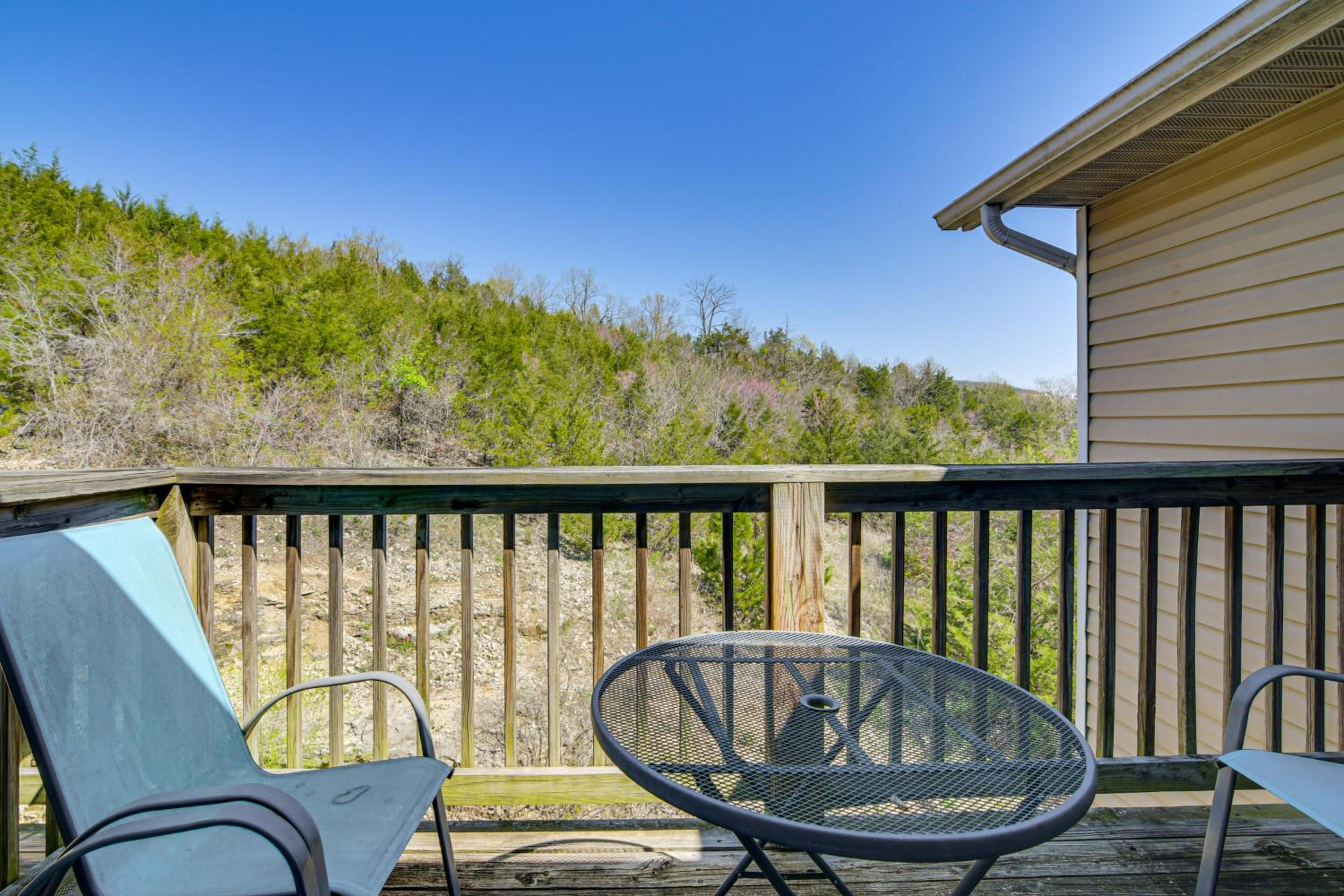 Whimsy on the Hillside! Family Condo in Branson