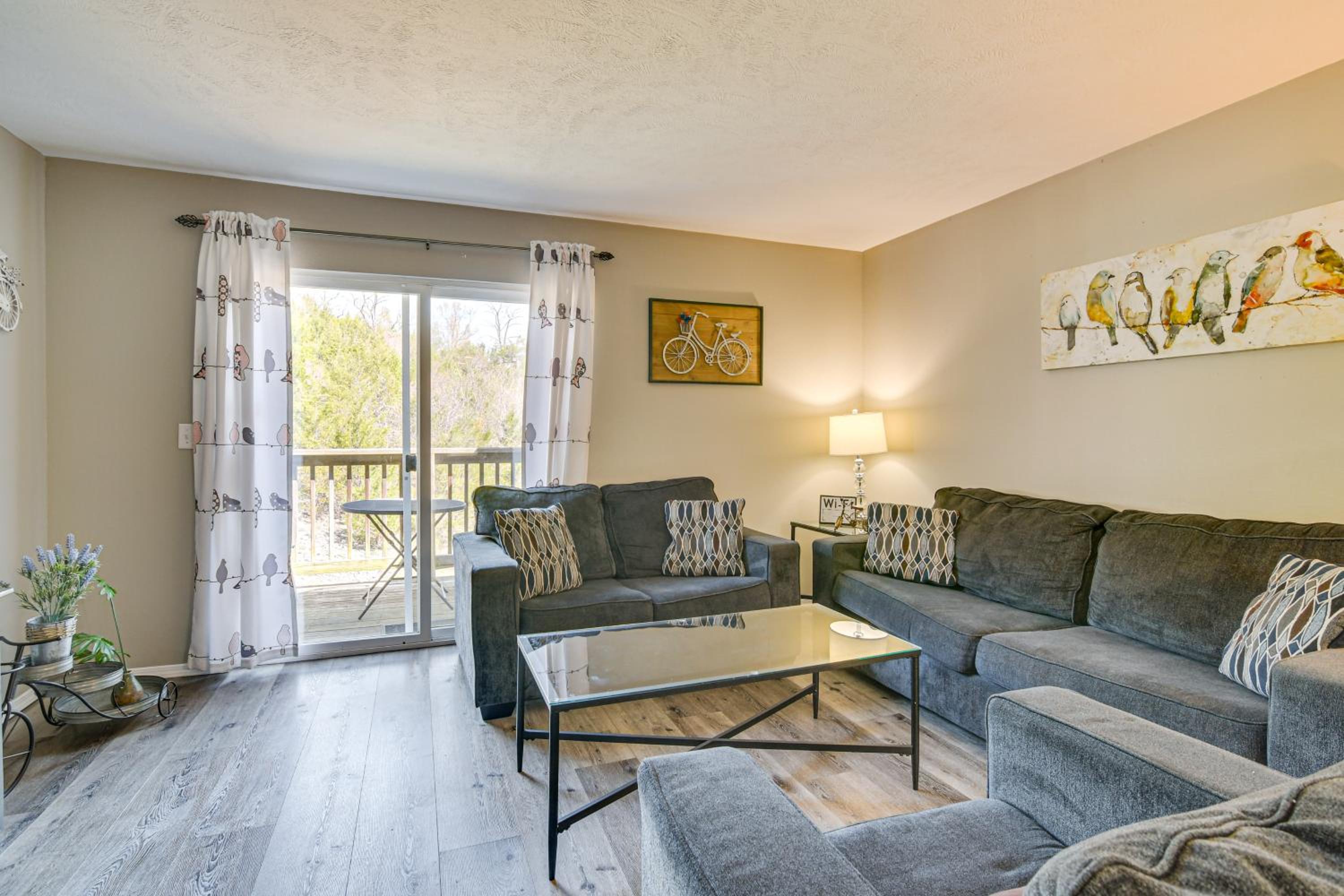 Whimsy on the Hillside! Family Condo in Branson