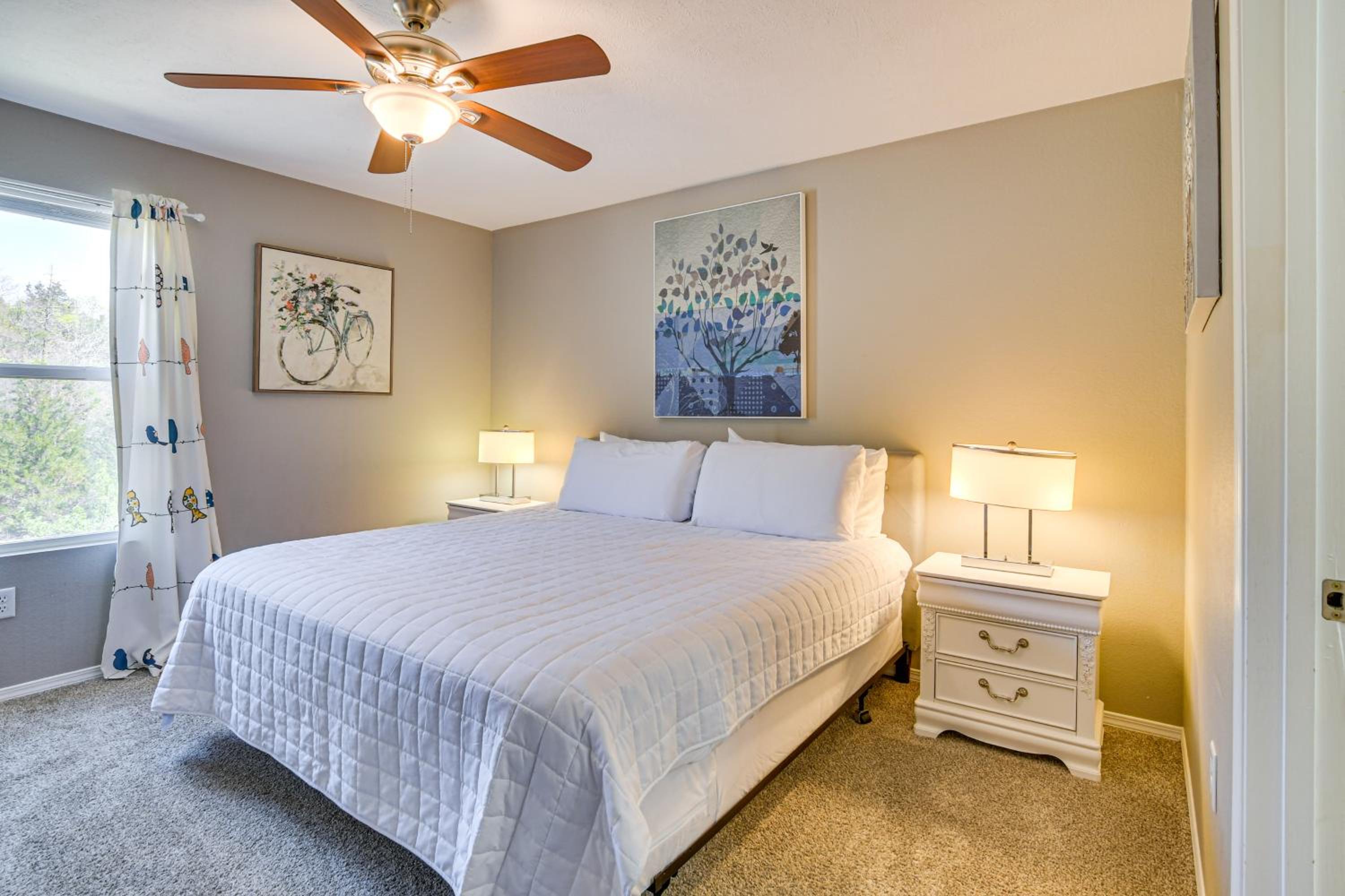 Whimsy on the Hillside! Family Condo in Branson