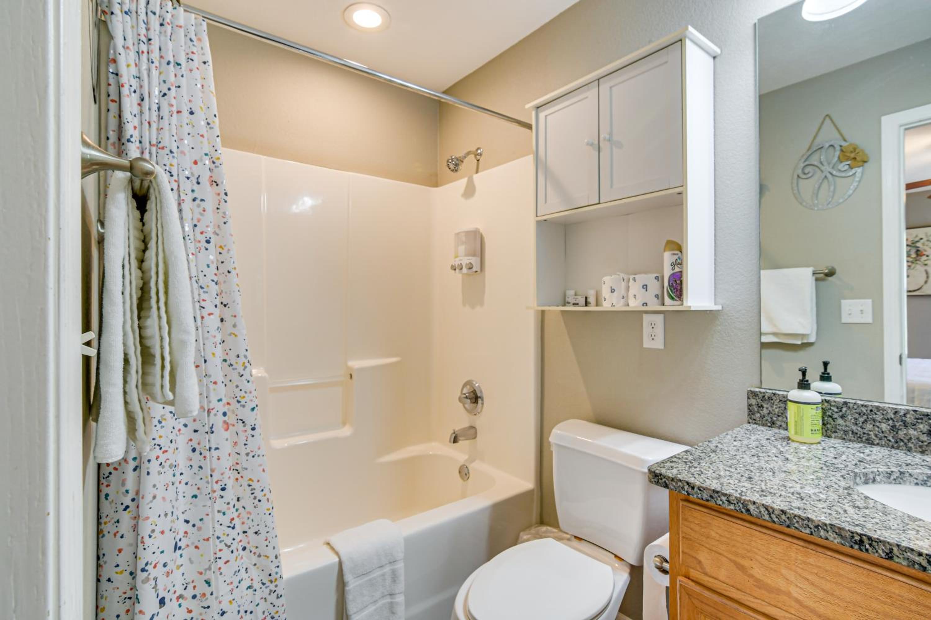 Whimsy on the Hillside! Family Condo in Branson