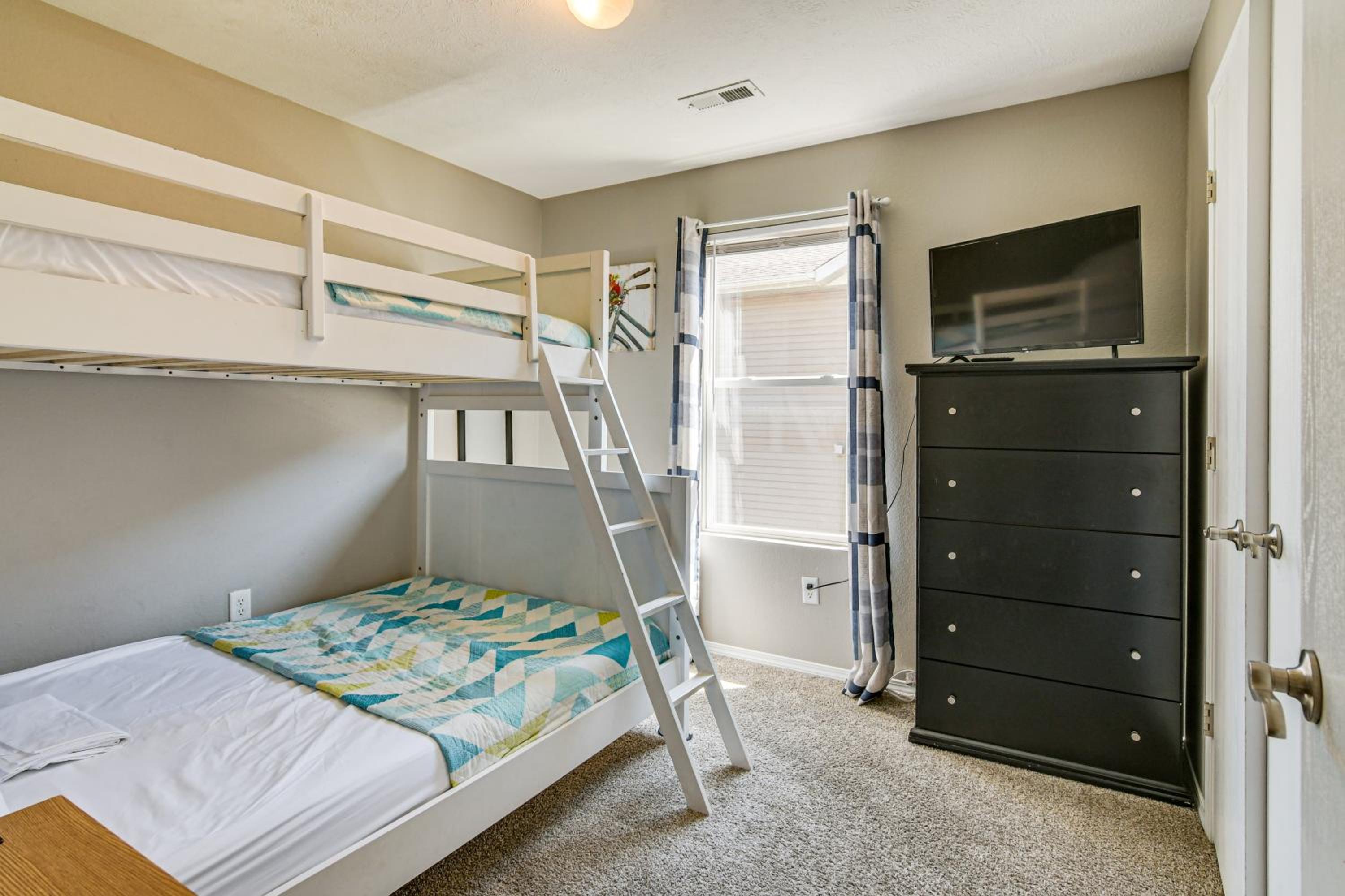 Whimsy on the Hillside! Family Condo in Branson