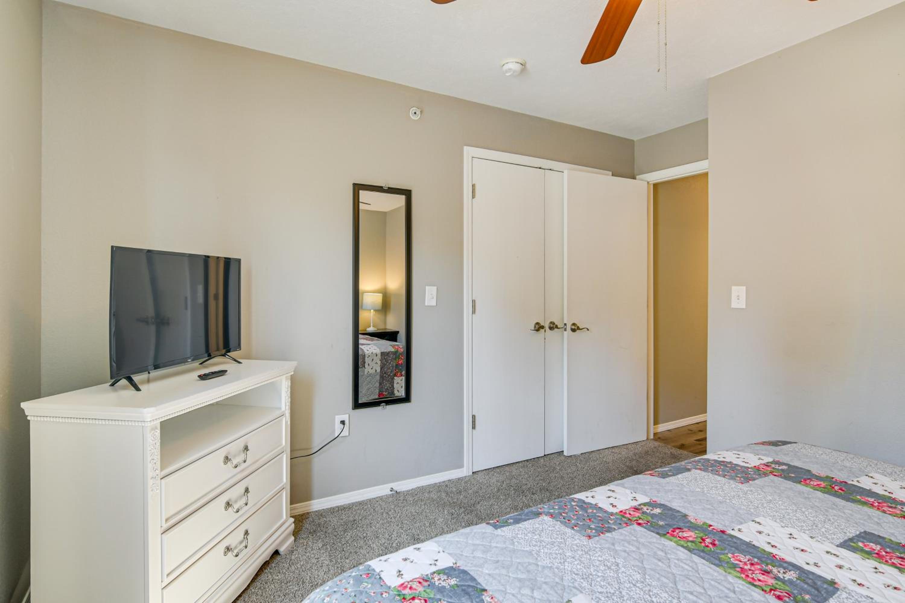 Whimsy on the Hillside! Family Condo in Branson