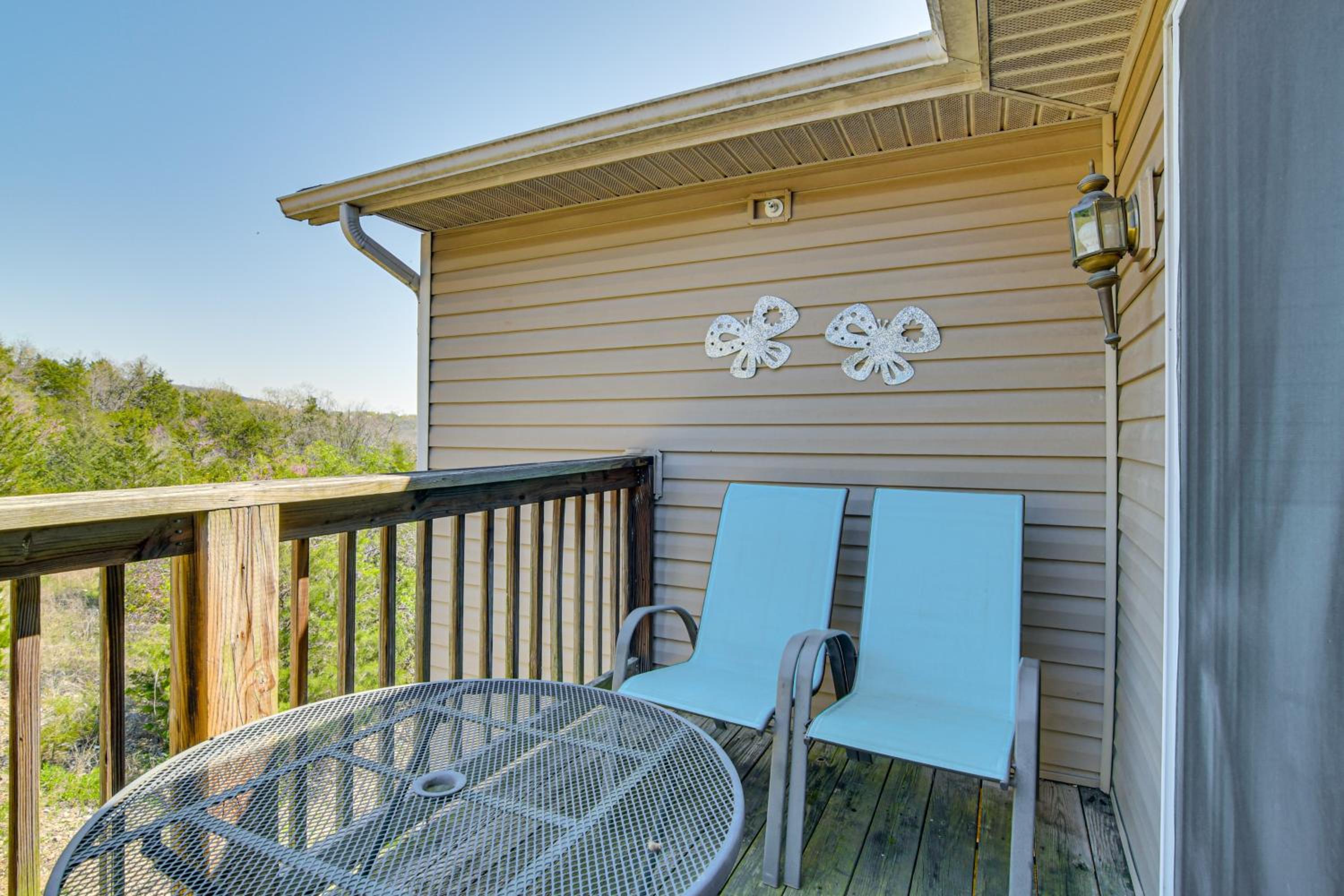 Whimsy on the Hillside! Family Condo in Branson