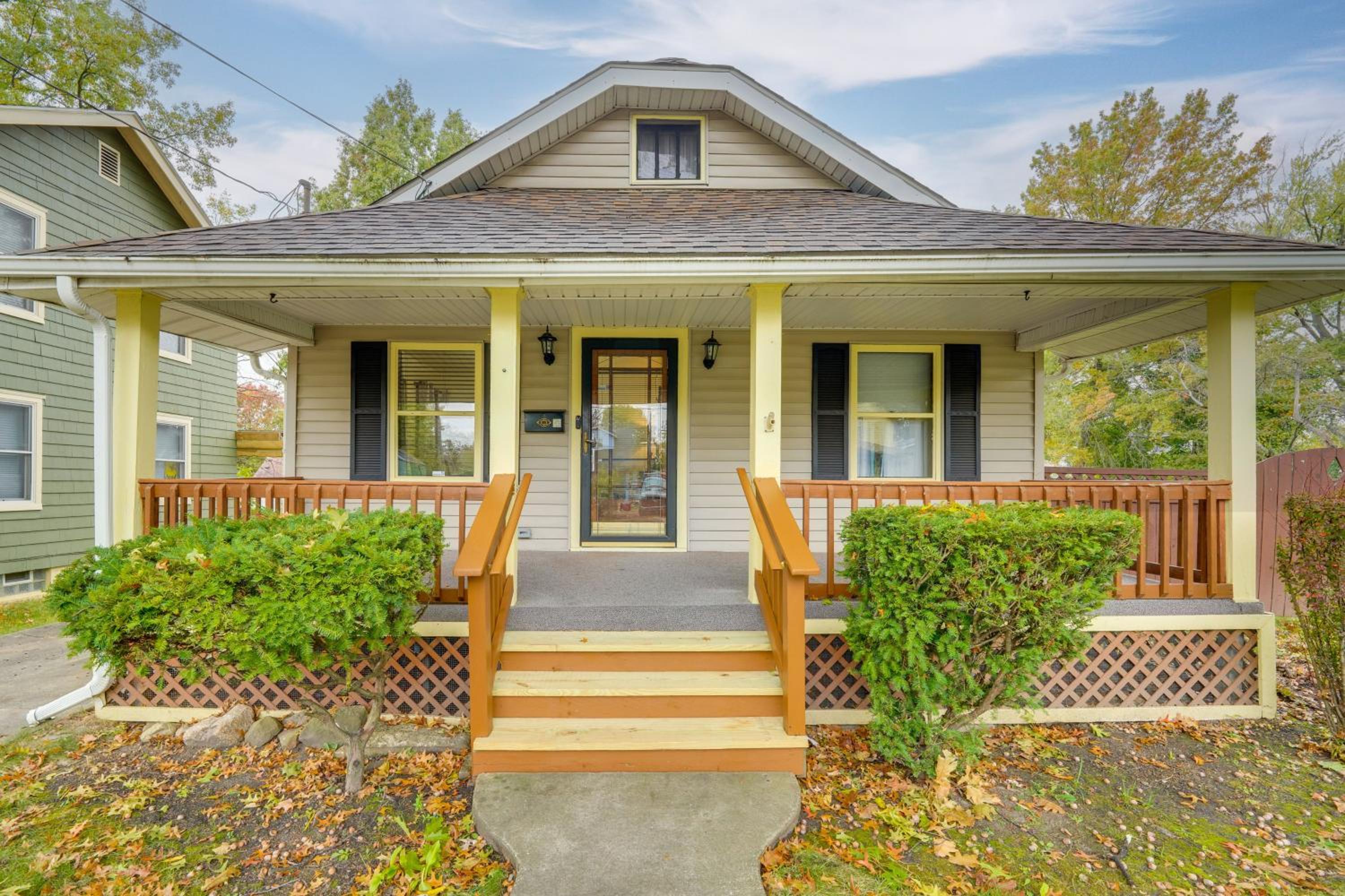 1 Mi to Akron Zoo Ranch-Style Home with Yard!