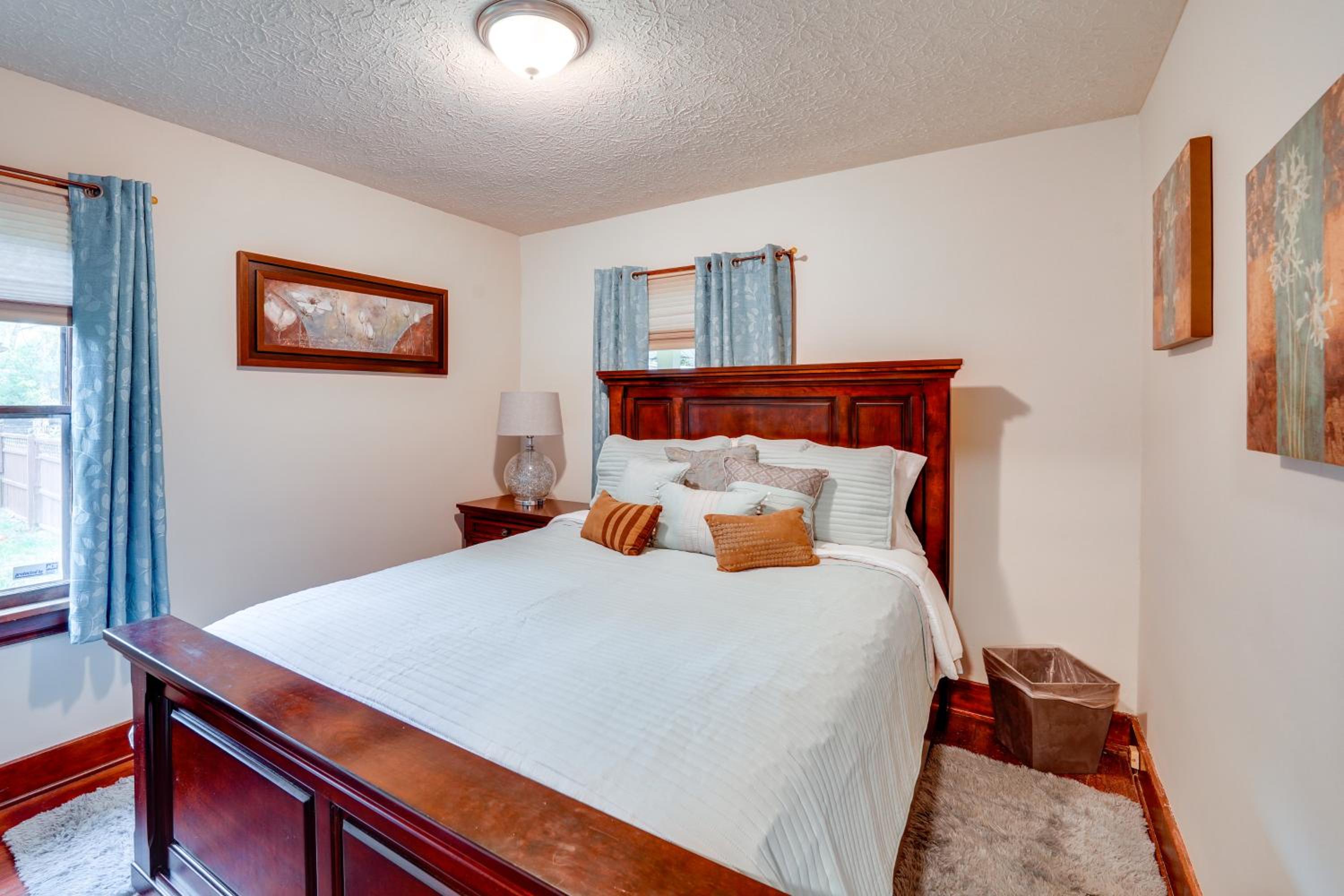 1 Mi to Akron Zoo Ranch-Style Home with Yard!