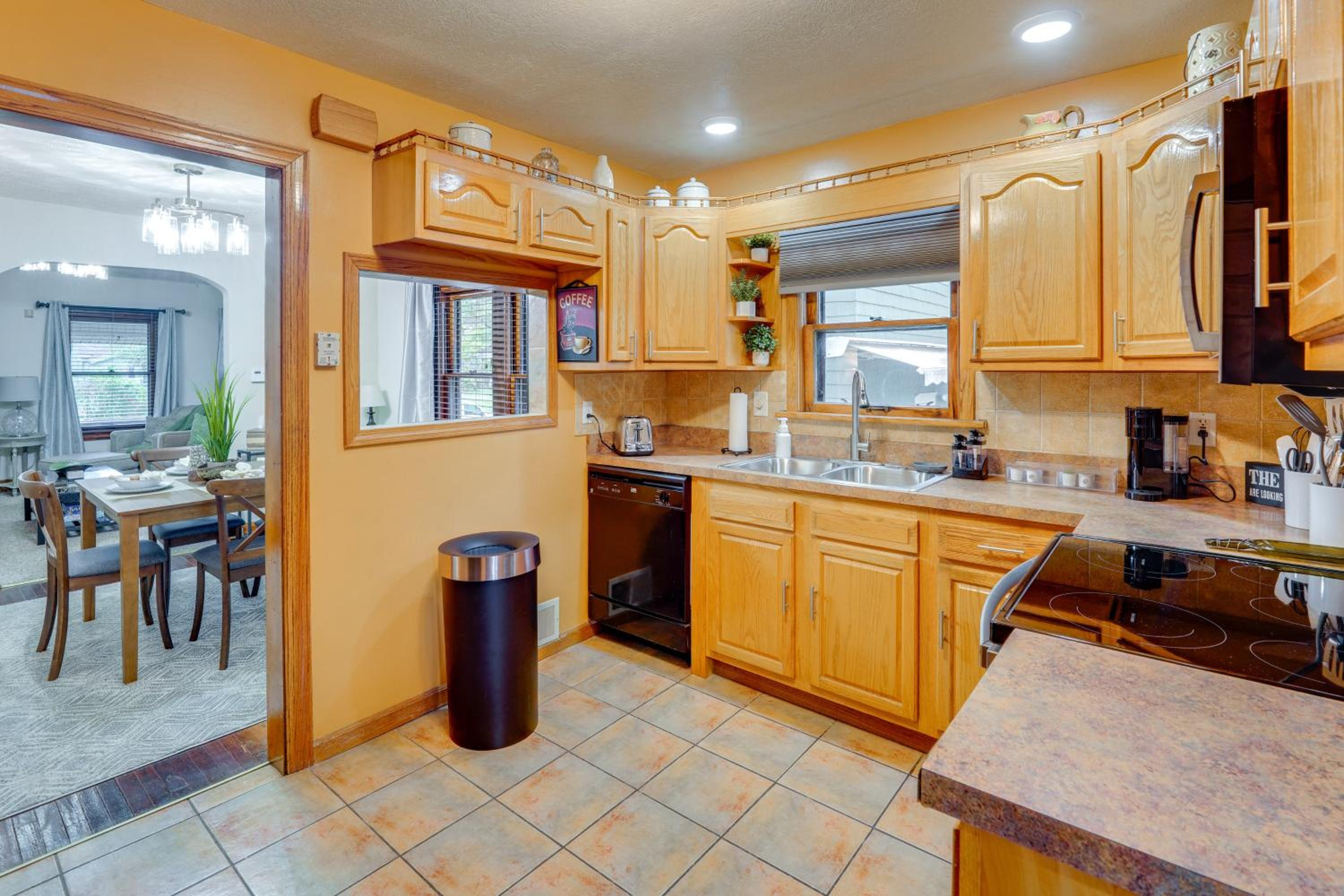 1 Mi to Akron Zoo Ranch-Style Home with Yard!