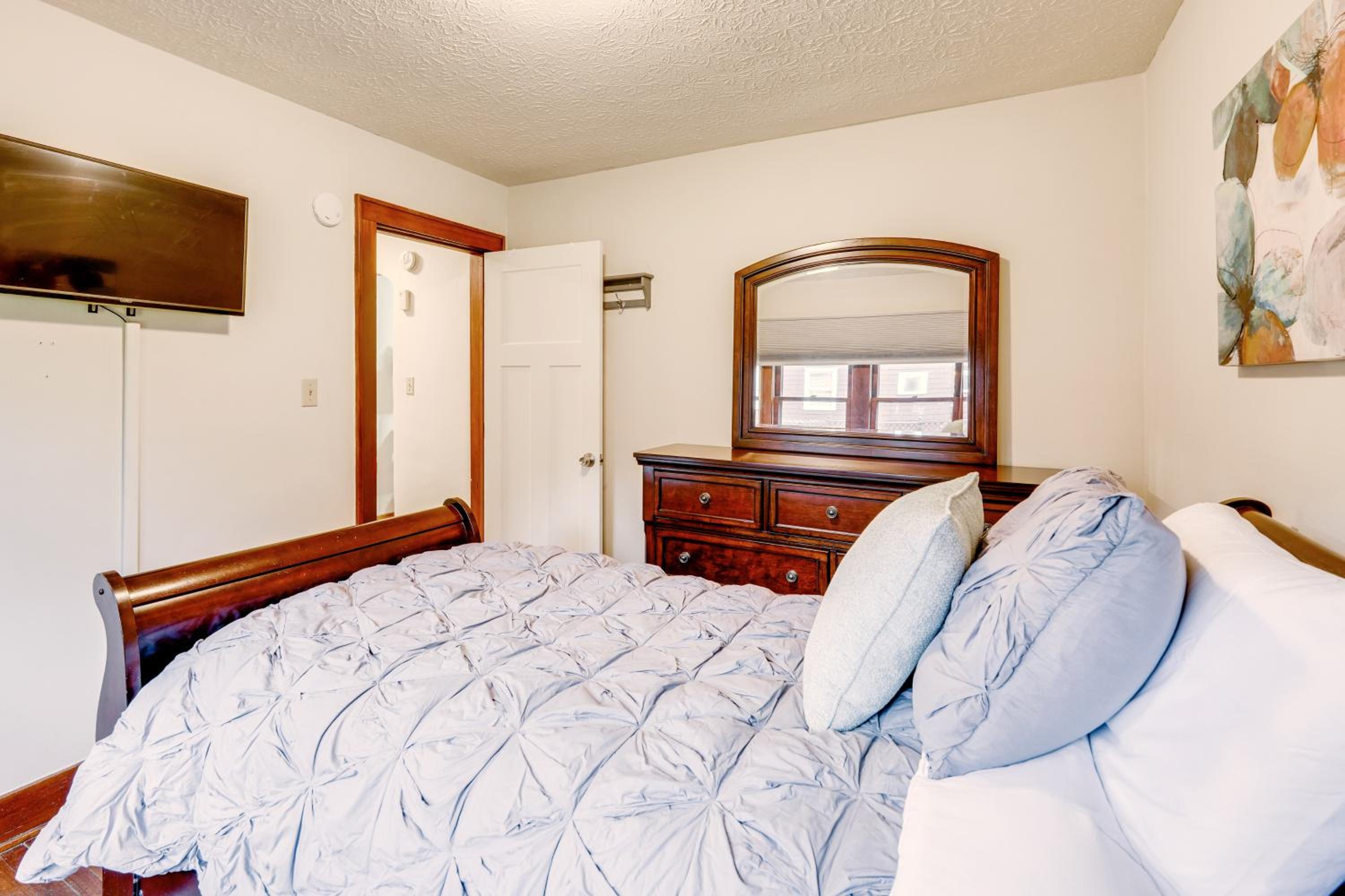 1 Mi to Akron Zoo Ranch-Style Home with Yard!