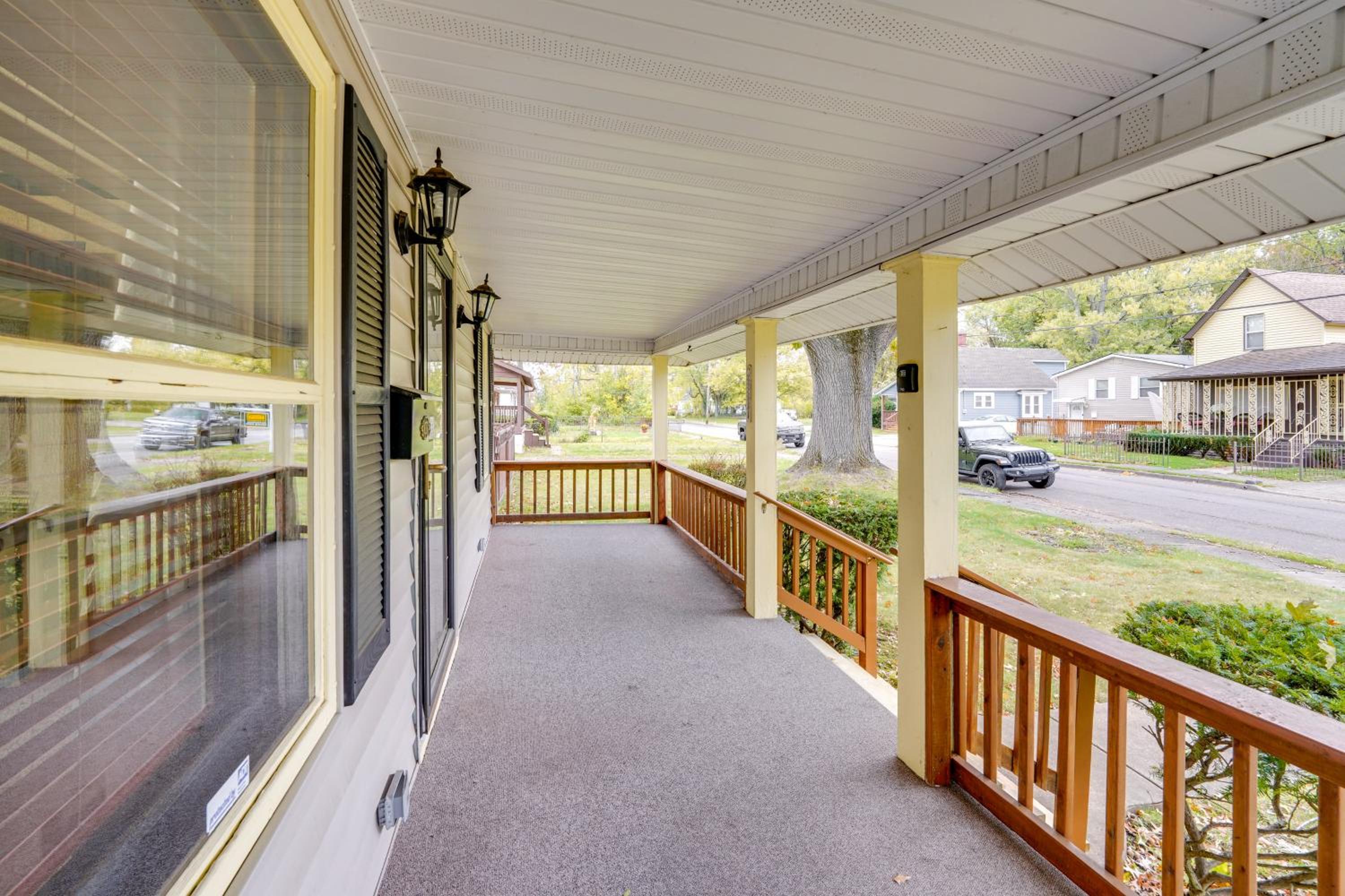 1 Mi to Akron Zoo Ranch-Style Home with Yard!