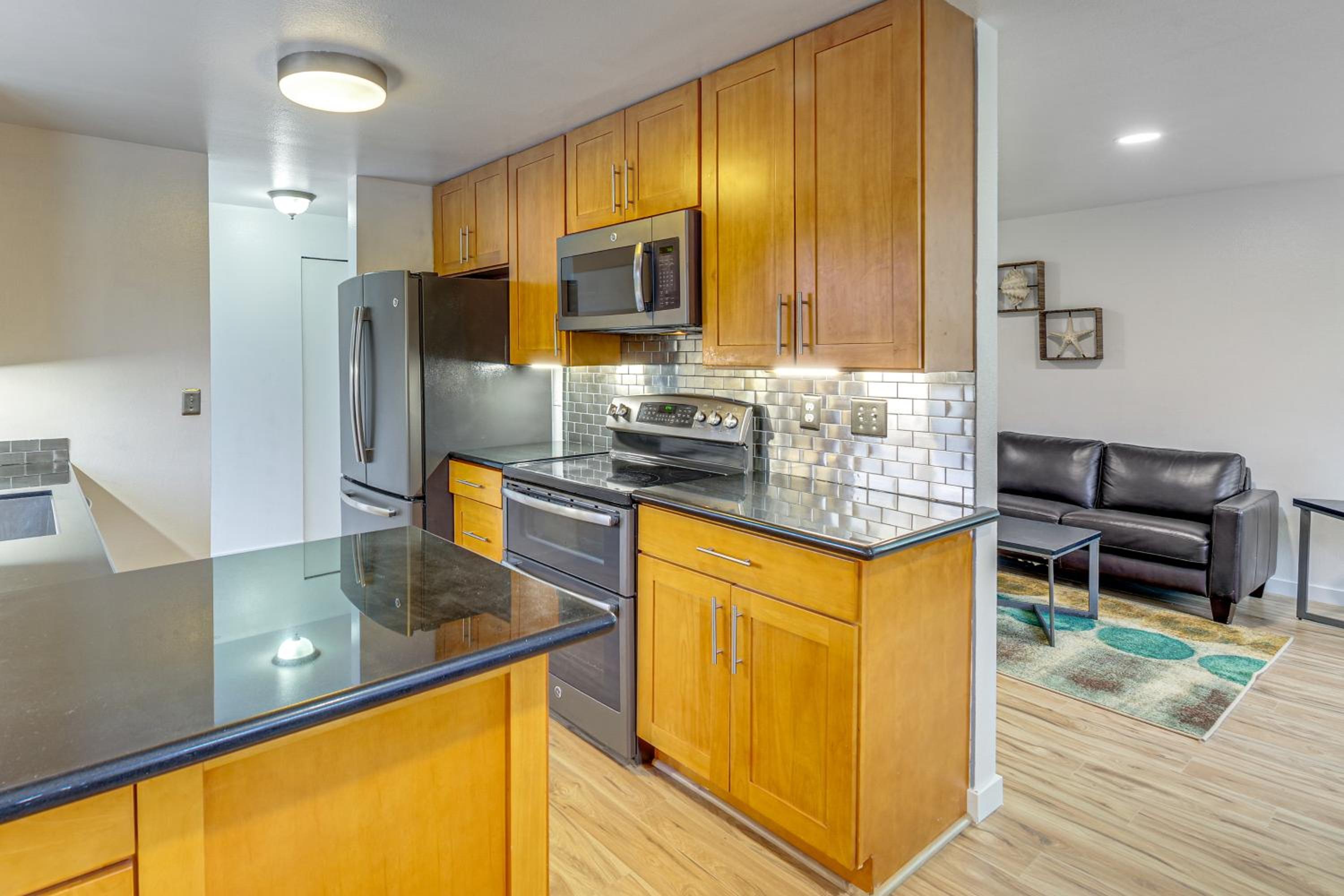 Quiet, Pet Friendly! Bothell Apt Near Wine Country